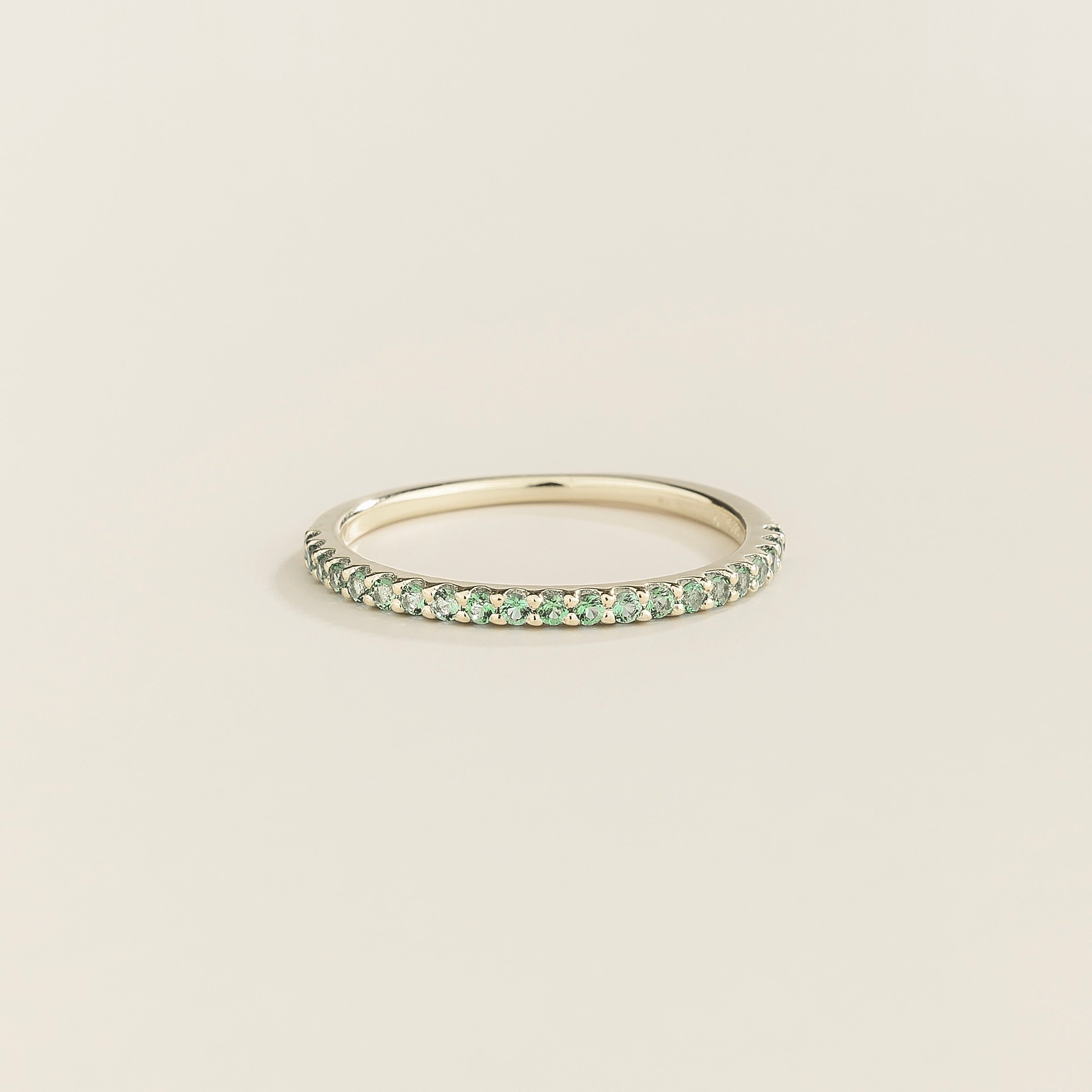 Lab-grown emerald half eternity band Ciclo ring in white gold | Juvetti London