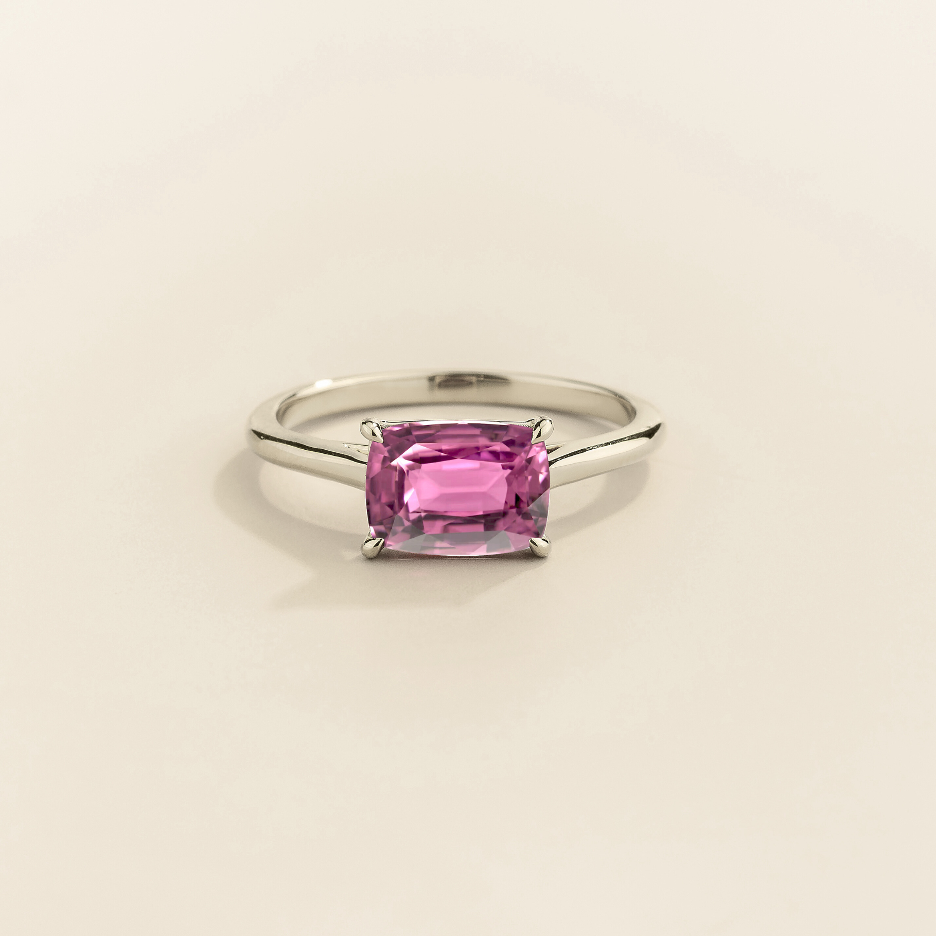 Kissen Ring in white gold, set with a Morganite in an east–west setting.
