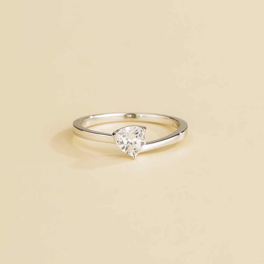 Trillion-cut lab-grown diamond solitaire ring in white gold | Juvetti London