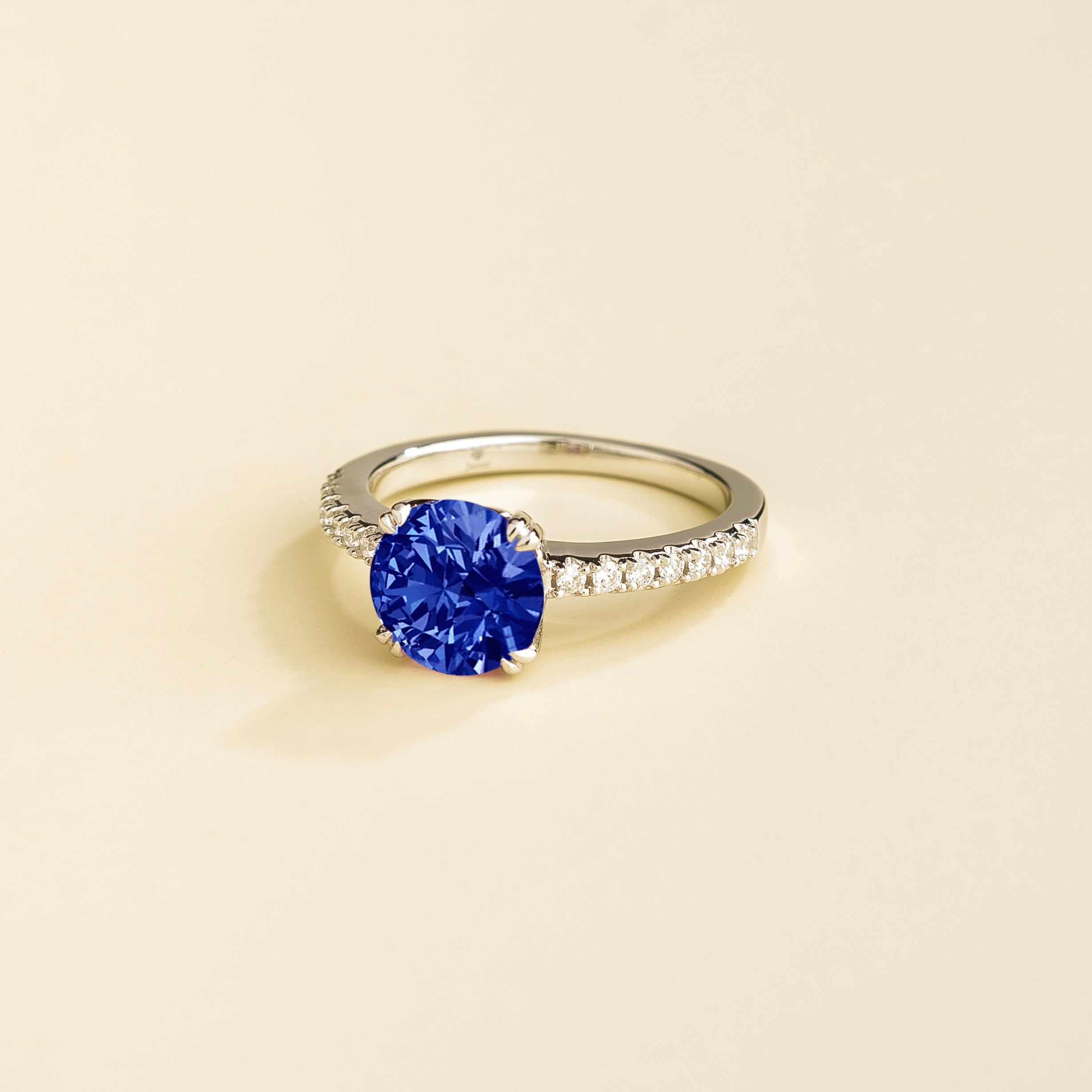 Solen Blue Sapphire Round & Diamond Pavé Ring in White Gold