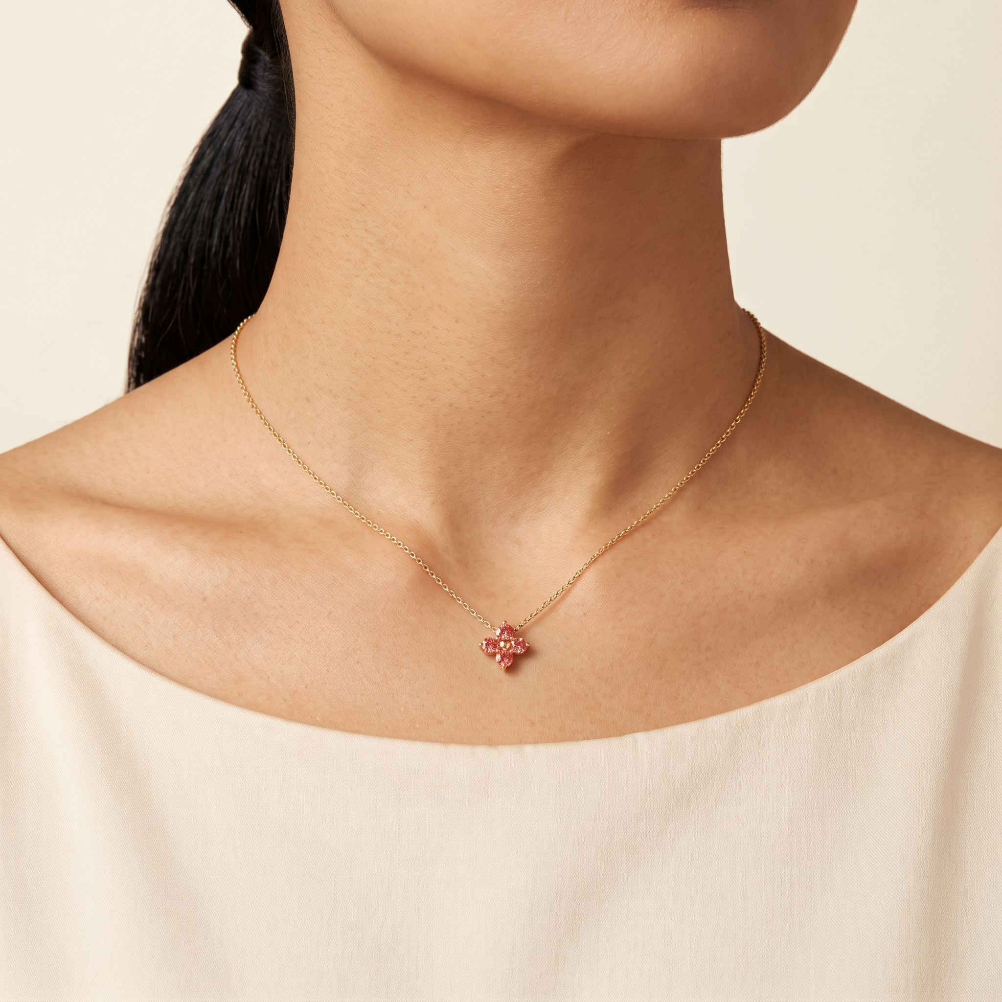 Round-cut Padparadscha Sapphire Clover Pendant Necklace in Gold
