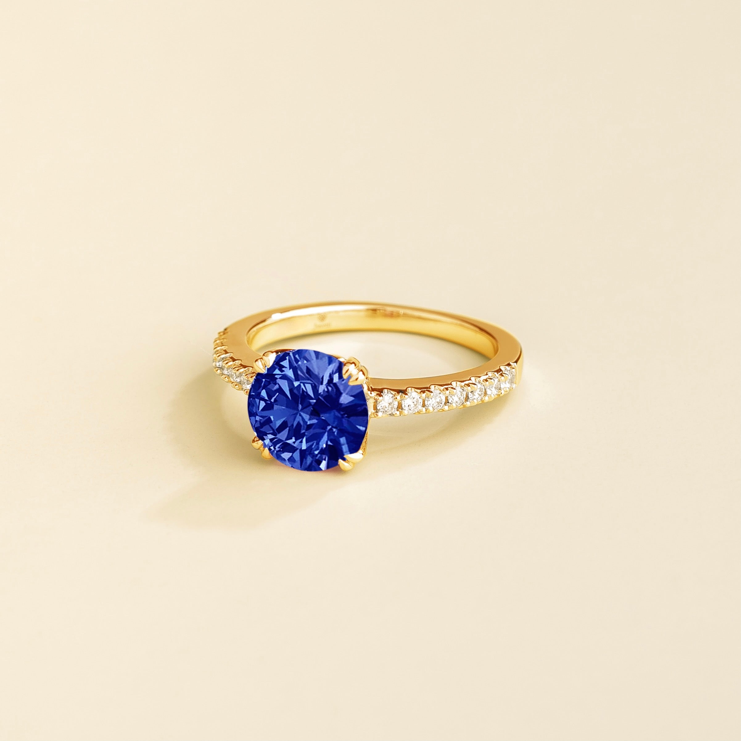 Solen Blue Sapphire Round & Diamond Pavé Ring in Gold
