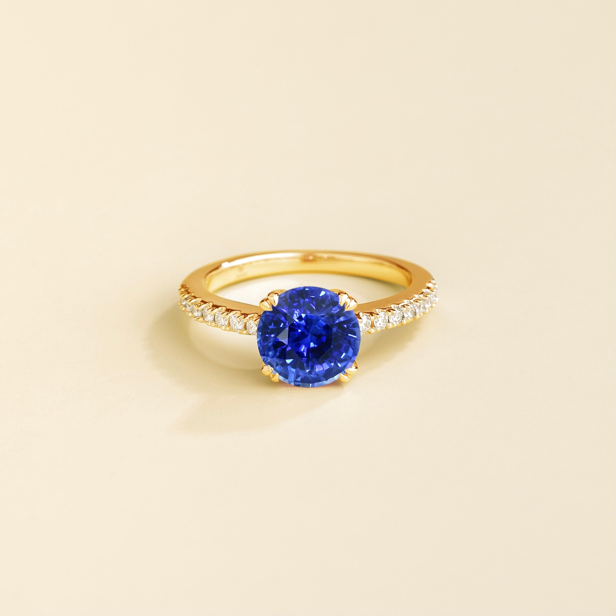 Solen Blue Sapphire Round & Diamond Pavé Ring in Gold