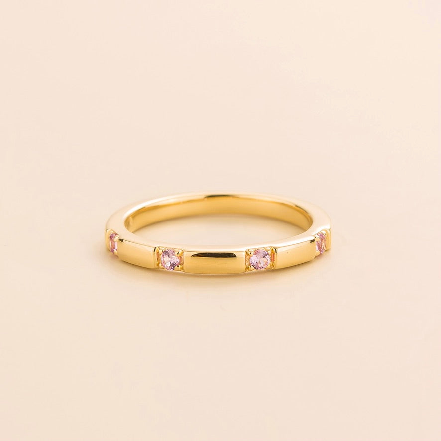 Lab-grown pink sapphire station band Balans ring in gold | Juvetti London