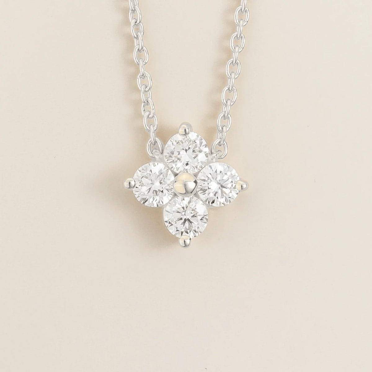 Clover diamond necklace in white gold