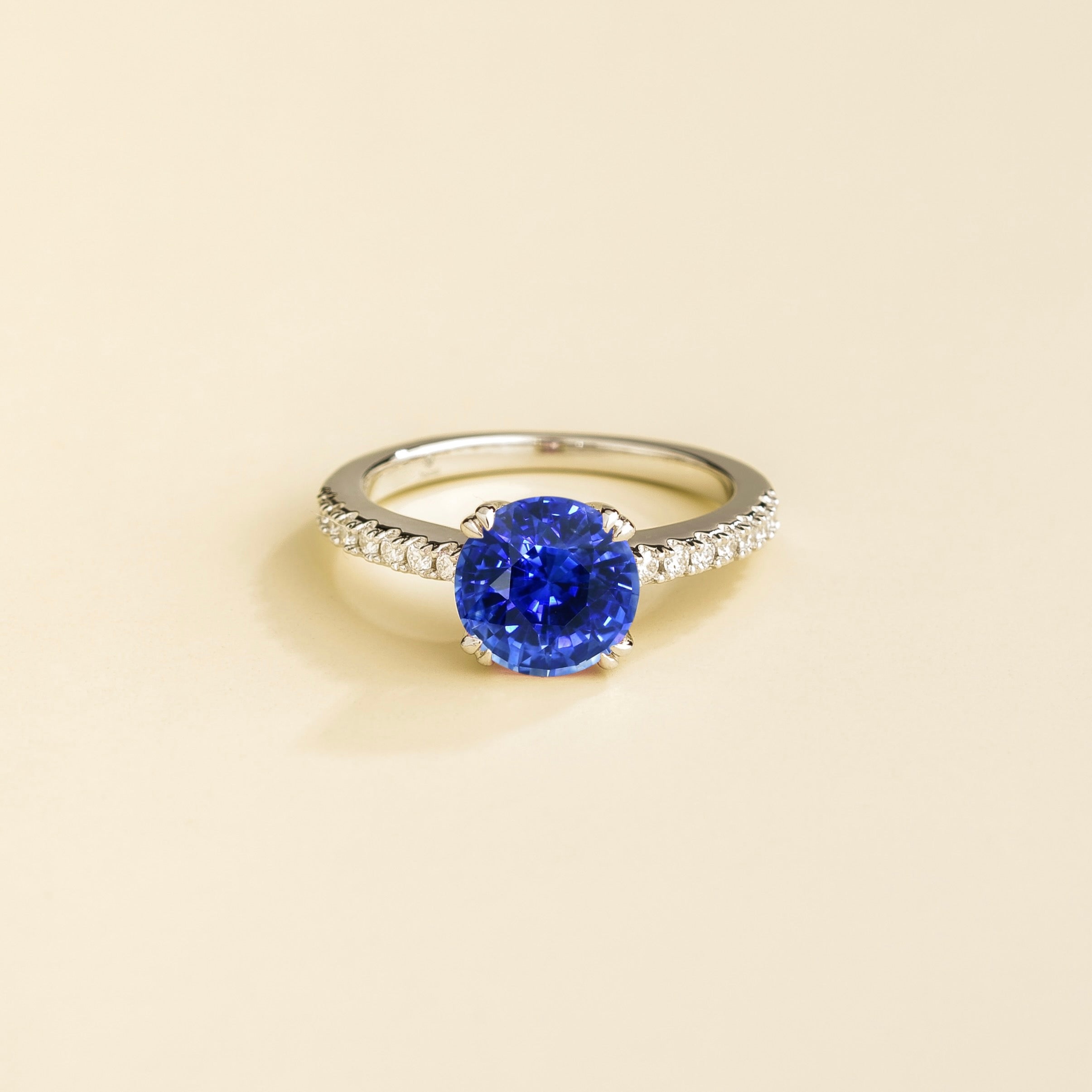 Solen Blue Sapphire Round & Diamond Pavé Ring in White Gold
