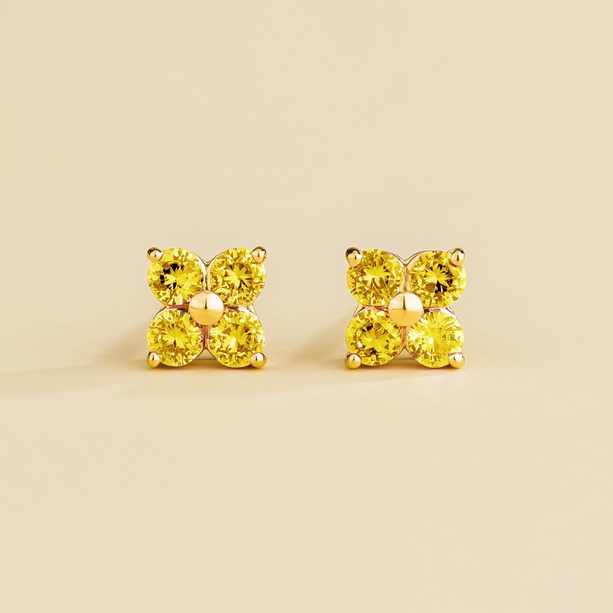 Four-leaf clover lab-grown yellow sapphire stud earrings in gold | Juvetti London