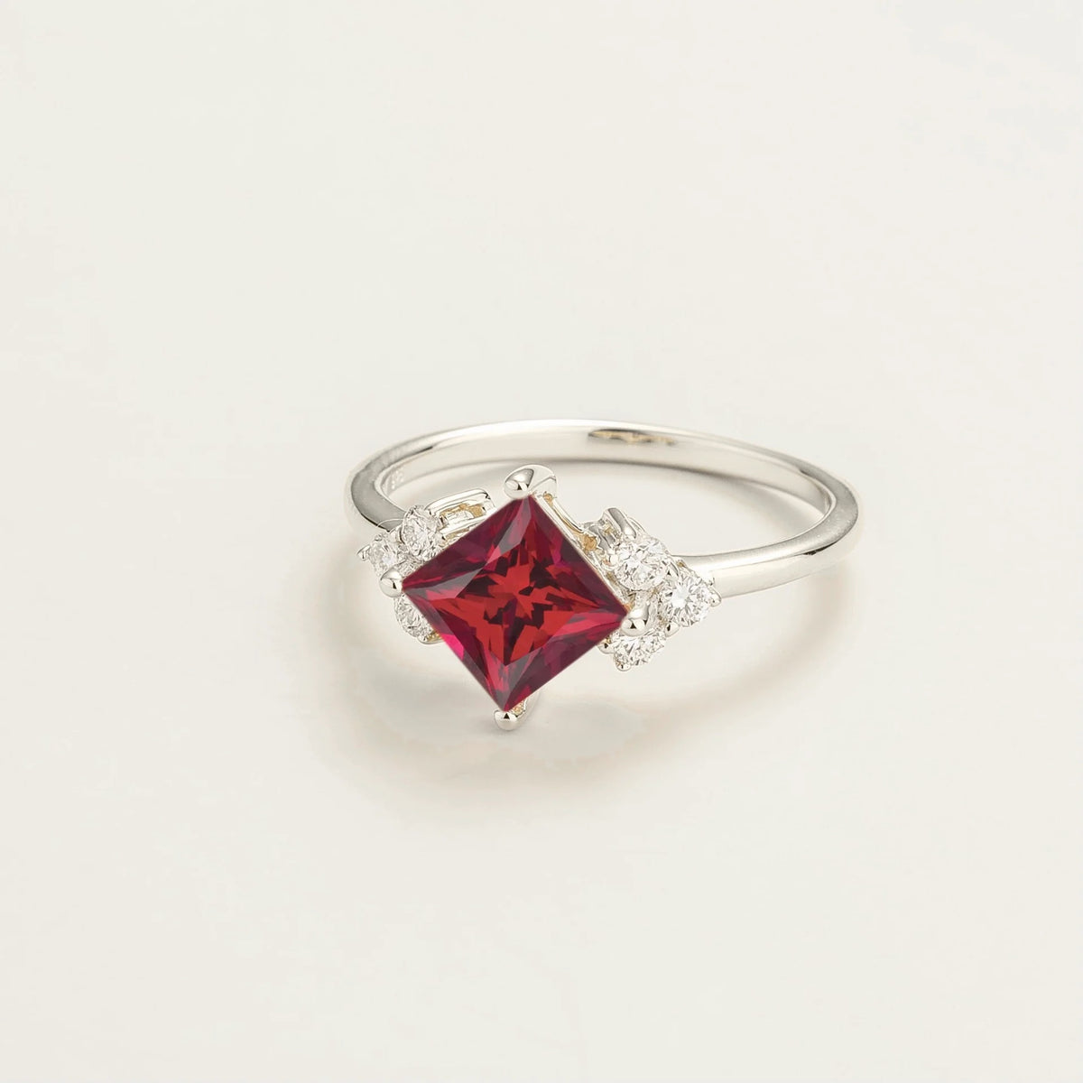 Amore Design White Gold Ring with Ruby & Diamonds – Juvetti UK