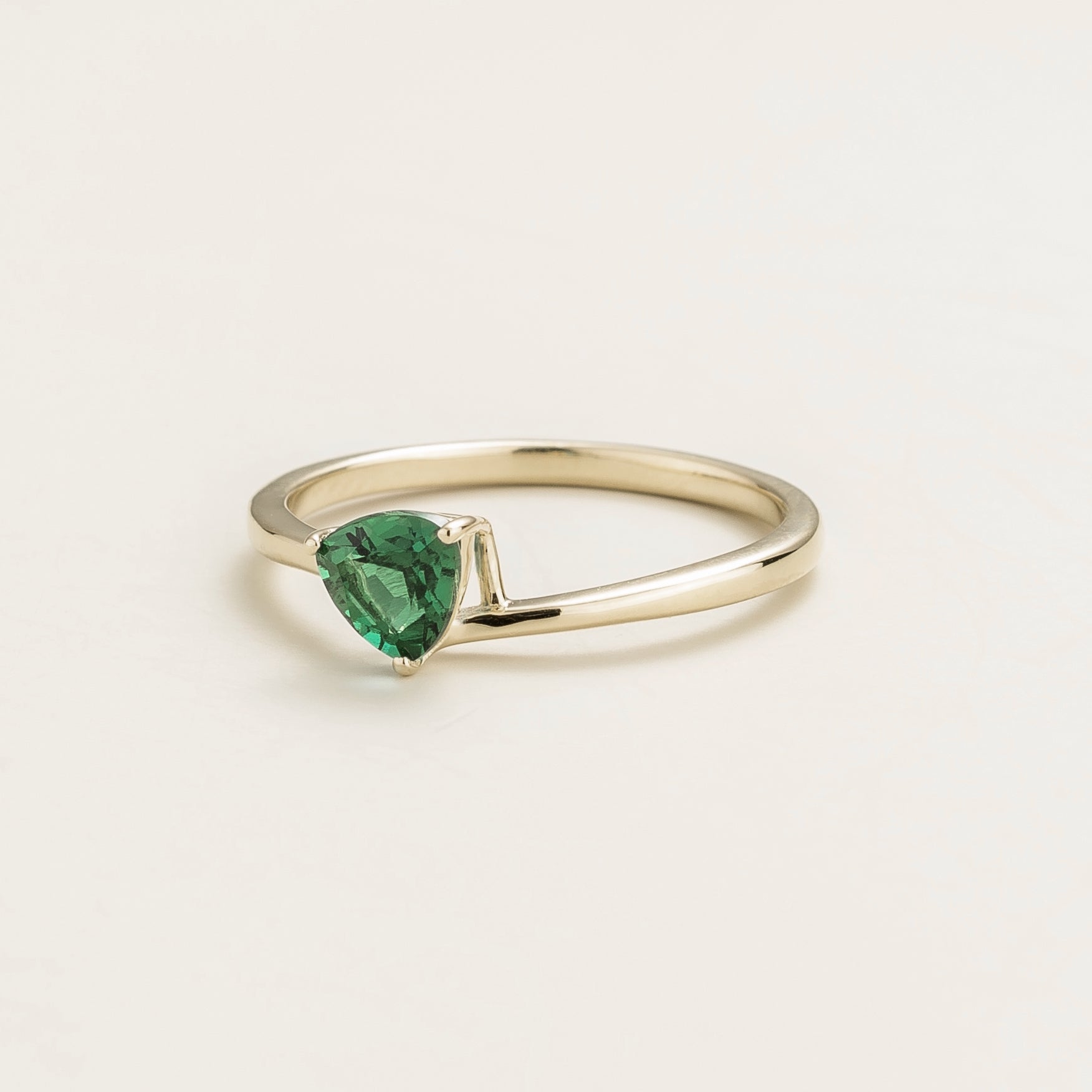 Buy Online golden emerald ring by Juvetti Jewellery from London