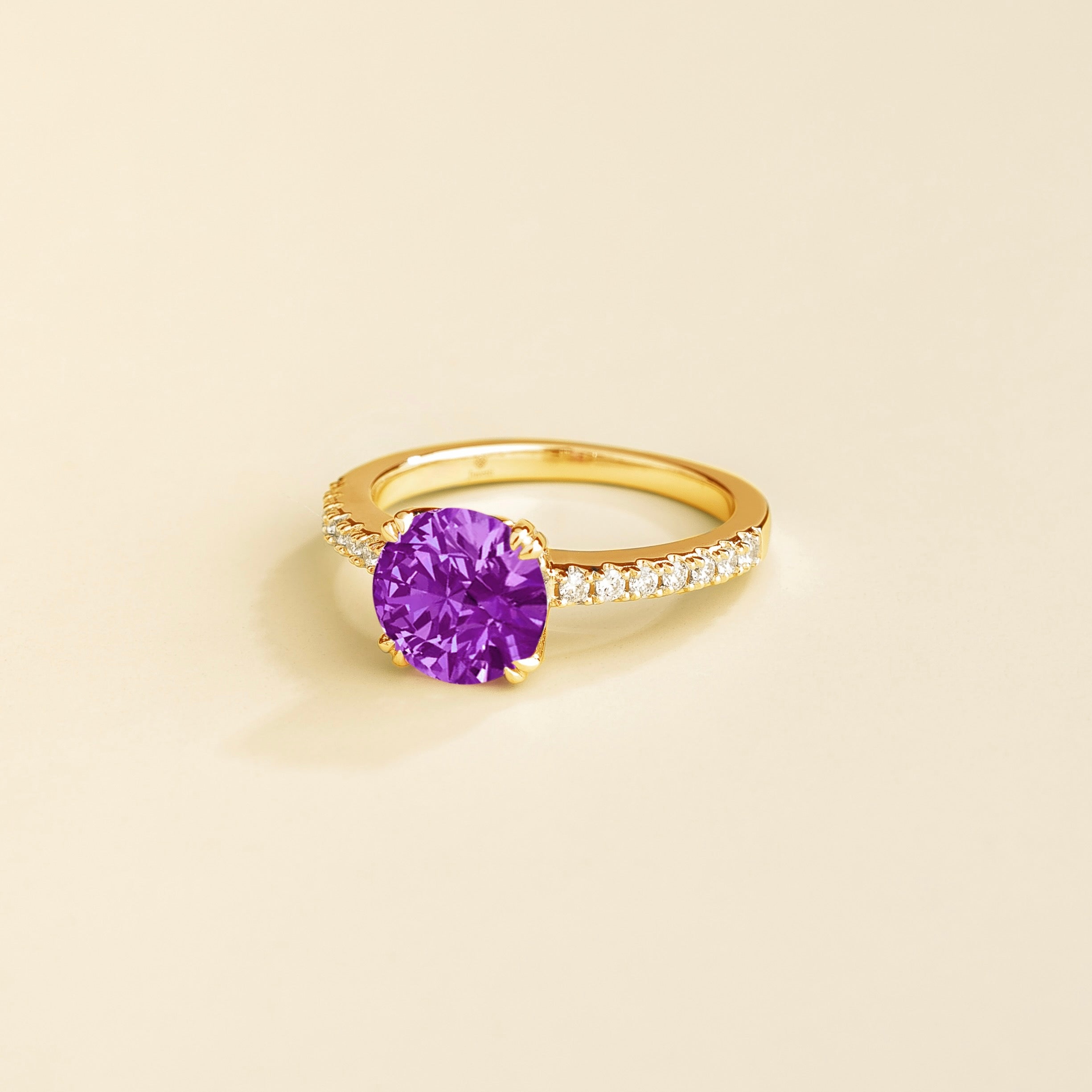 Solen Purple Sapphire Round & Diamond Pavé Ring in Gold
