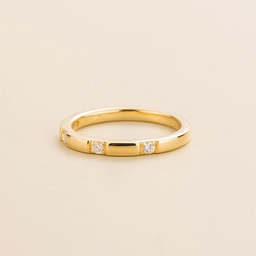 Balans Emerald Station Band Ring In Gold