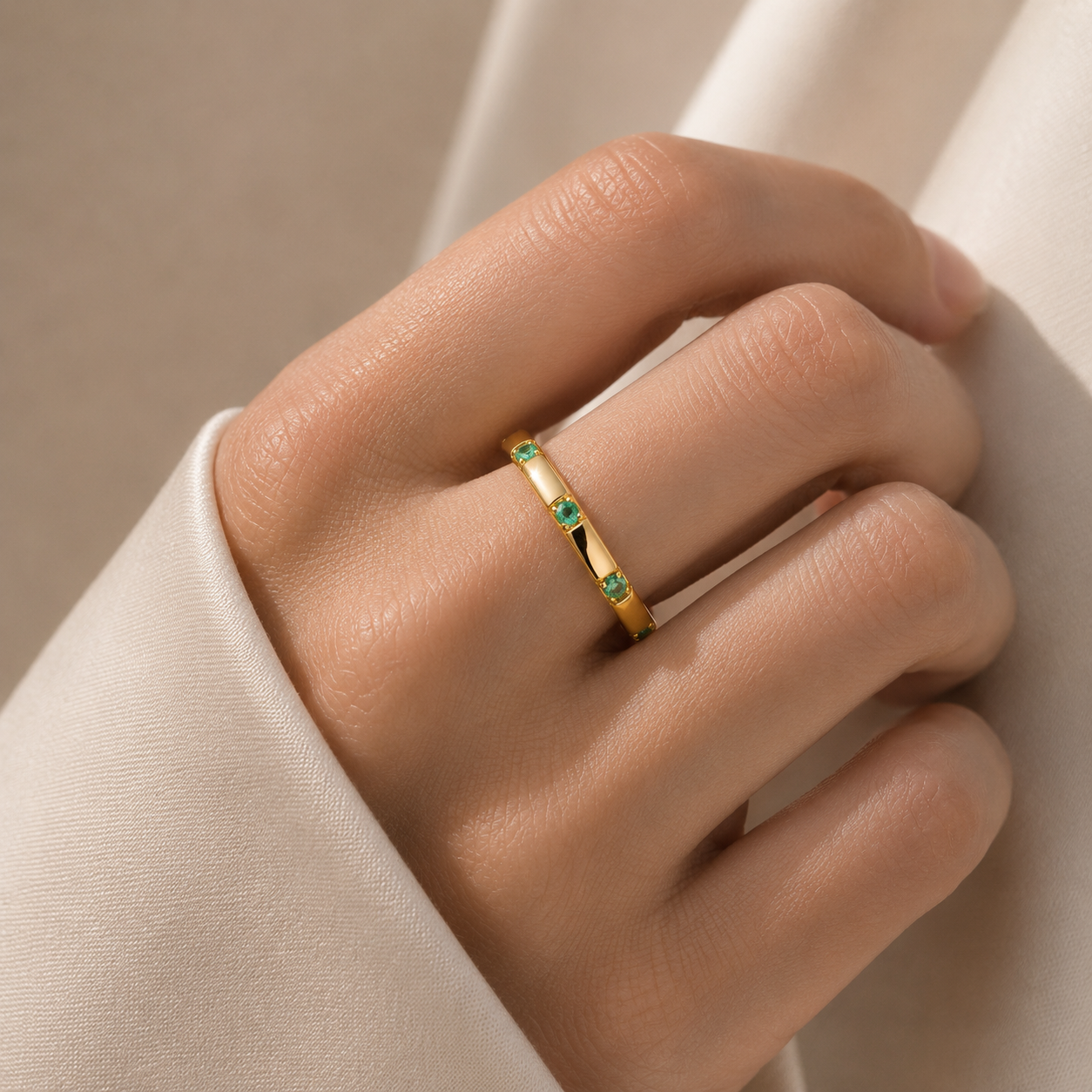 Balans Emerald Station Band Ring In Gold
