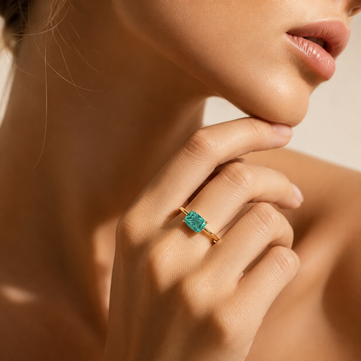 Kissen Paraiba East-West Cushion Cut Solitaire Ring In Gold