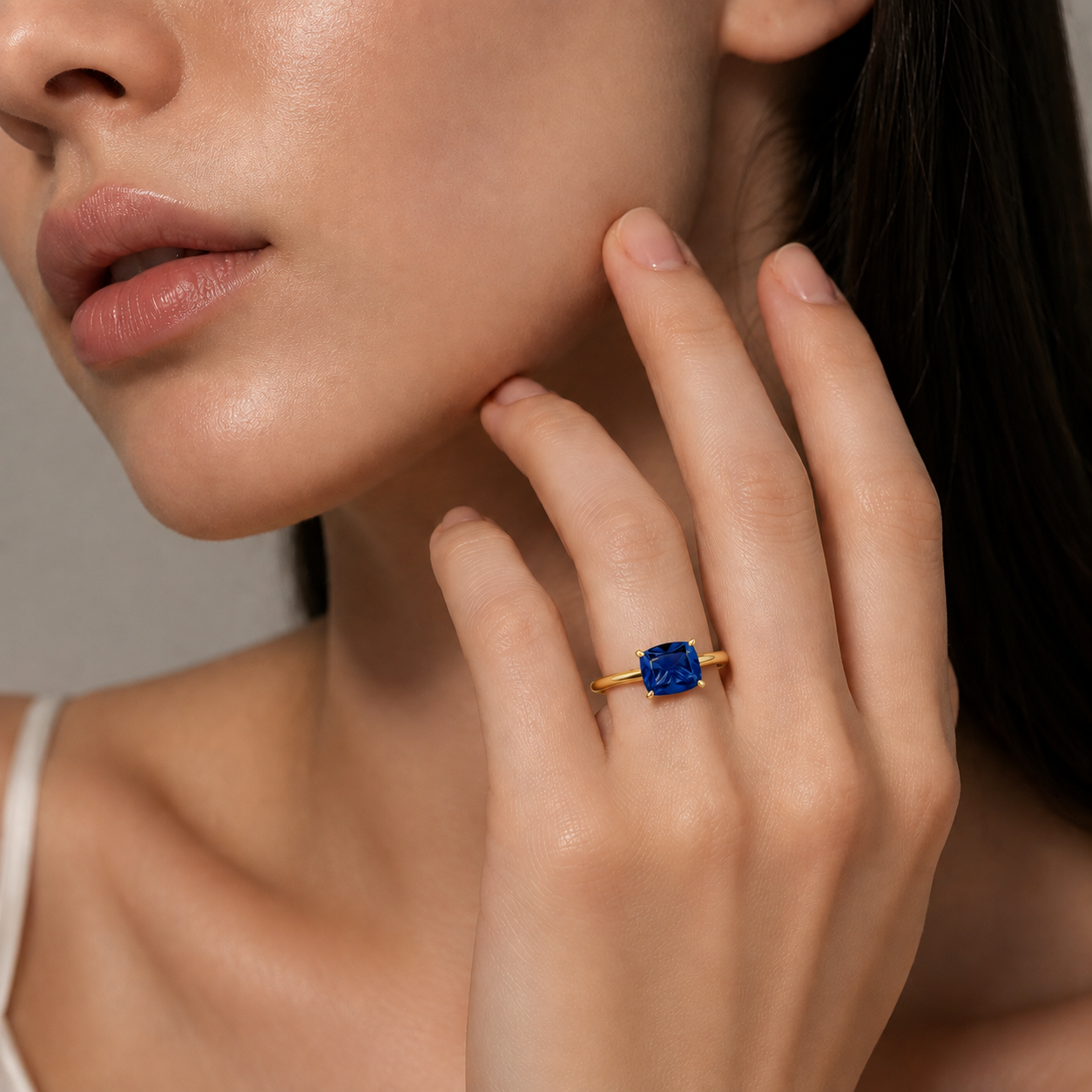 Kissen Blue Sapphire East-West Cushion Cut Solitaire Ring In Gold