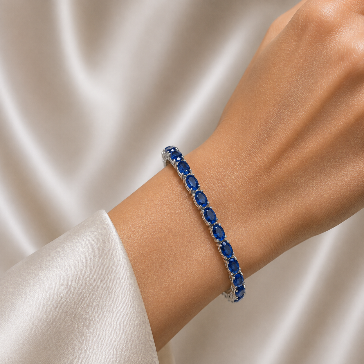 Salto Blue Sapphire Oval Tennis Bracelet in White Gold