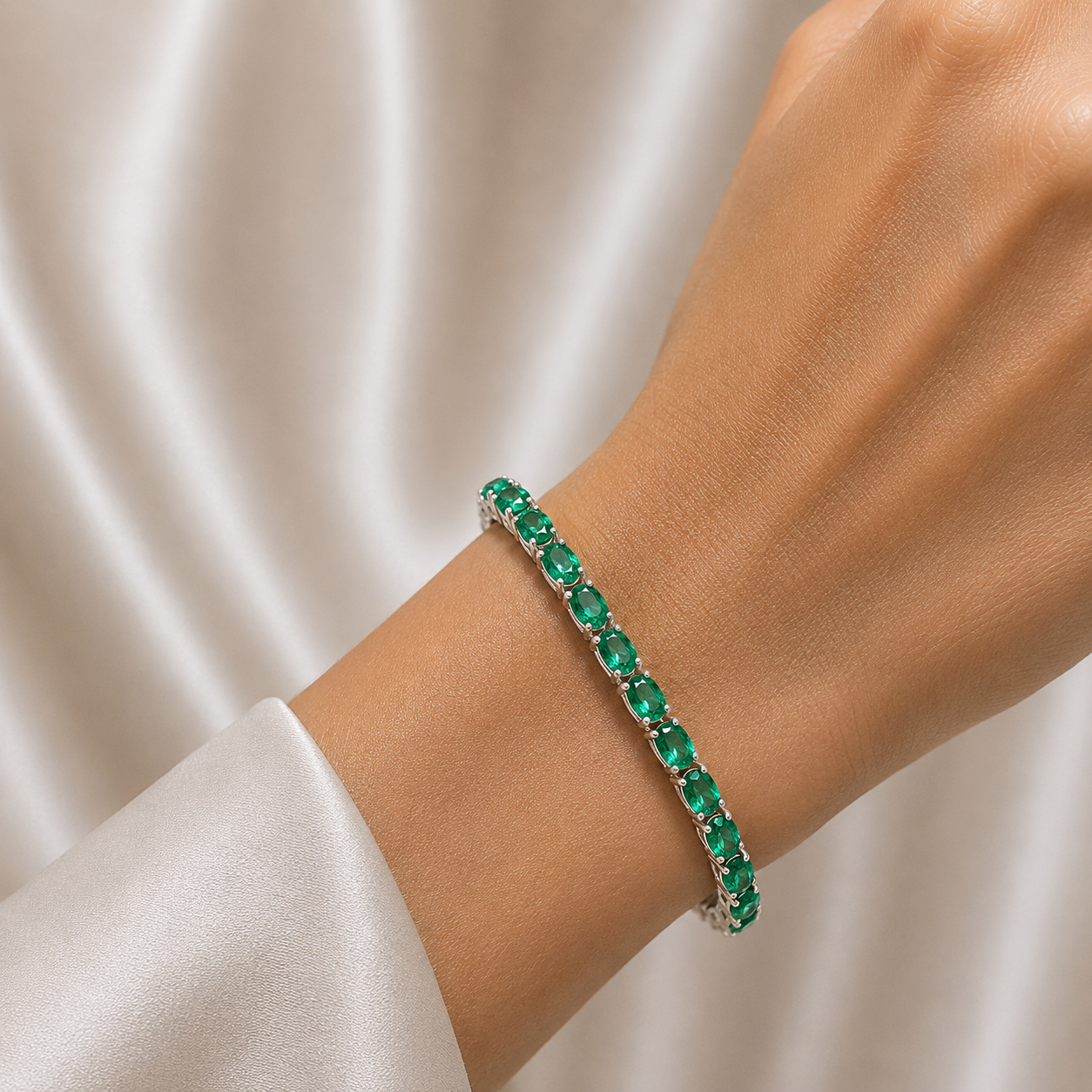 Salto Emerald Oval Tennis Bracelet in White Gold