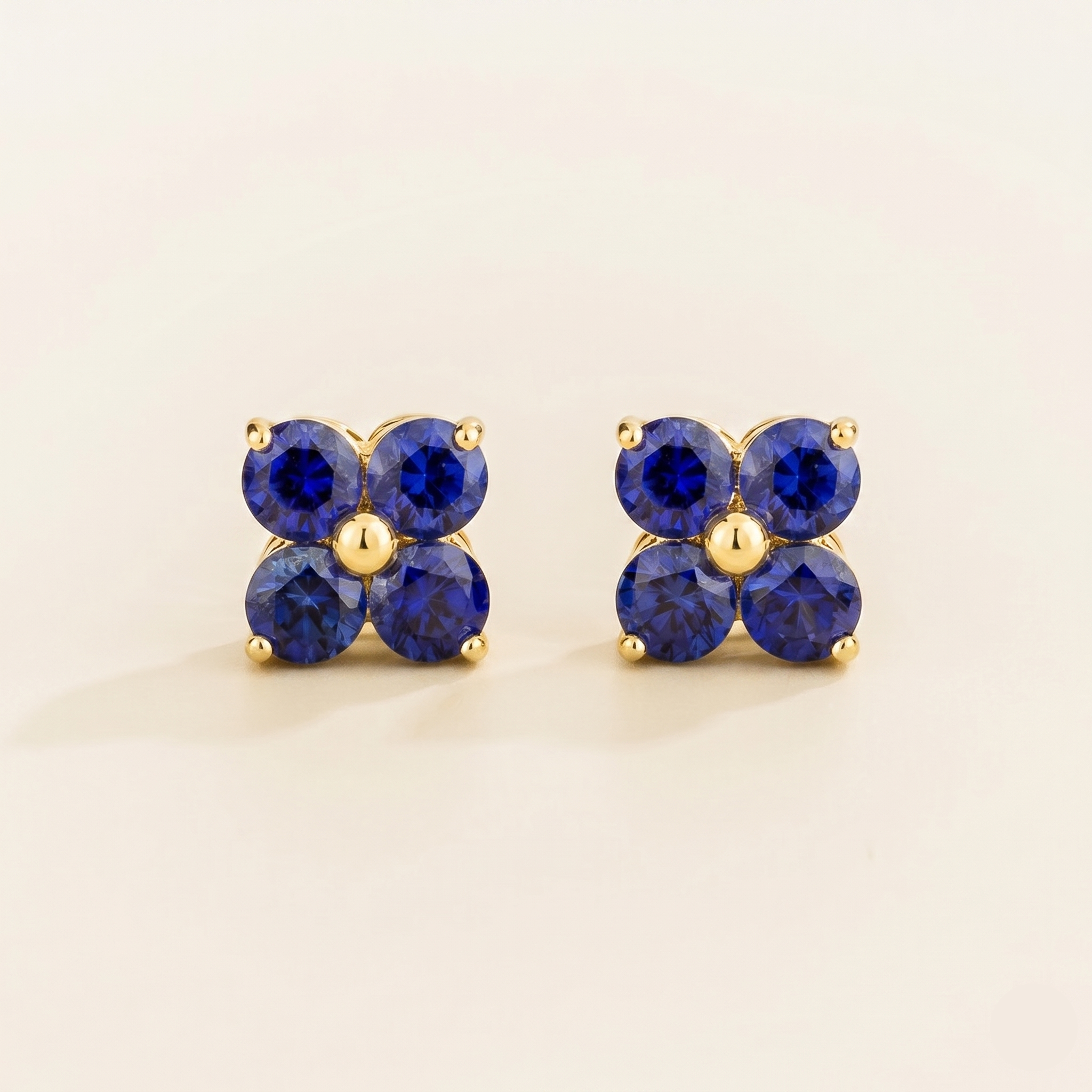 Clover Blue sapphires Earrings In Gold