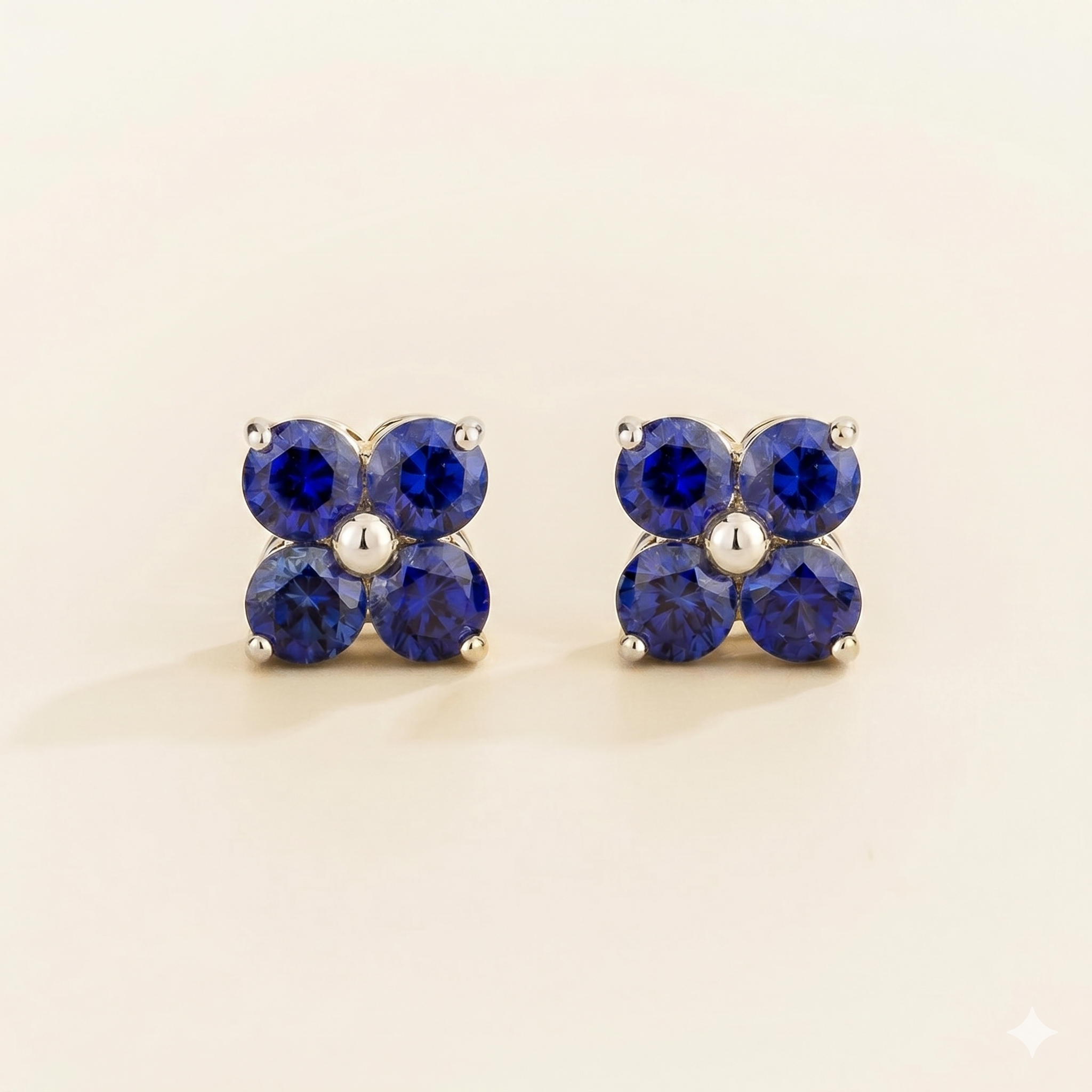 Clover Blue sapphires Earrings In White Gold