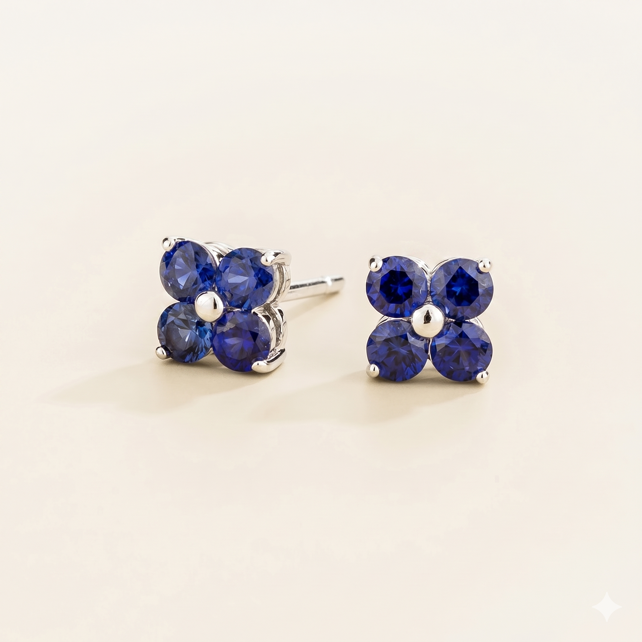 Clover Blue sapphires Earrings In White Gold