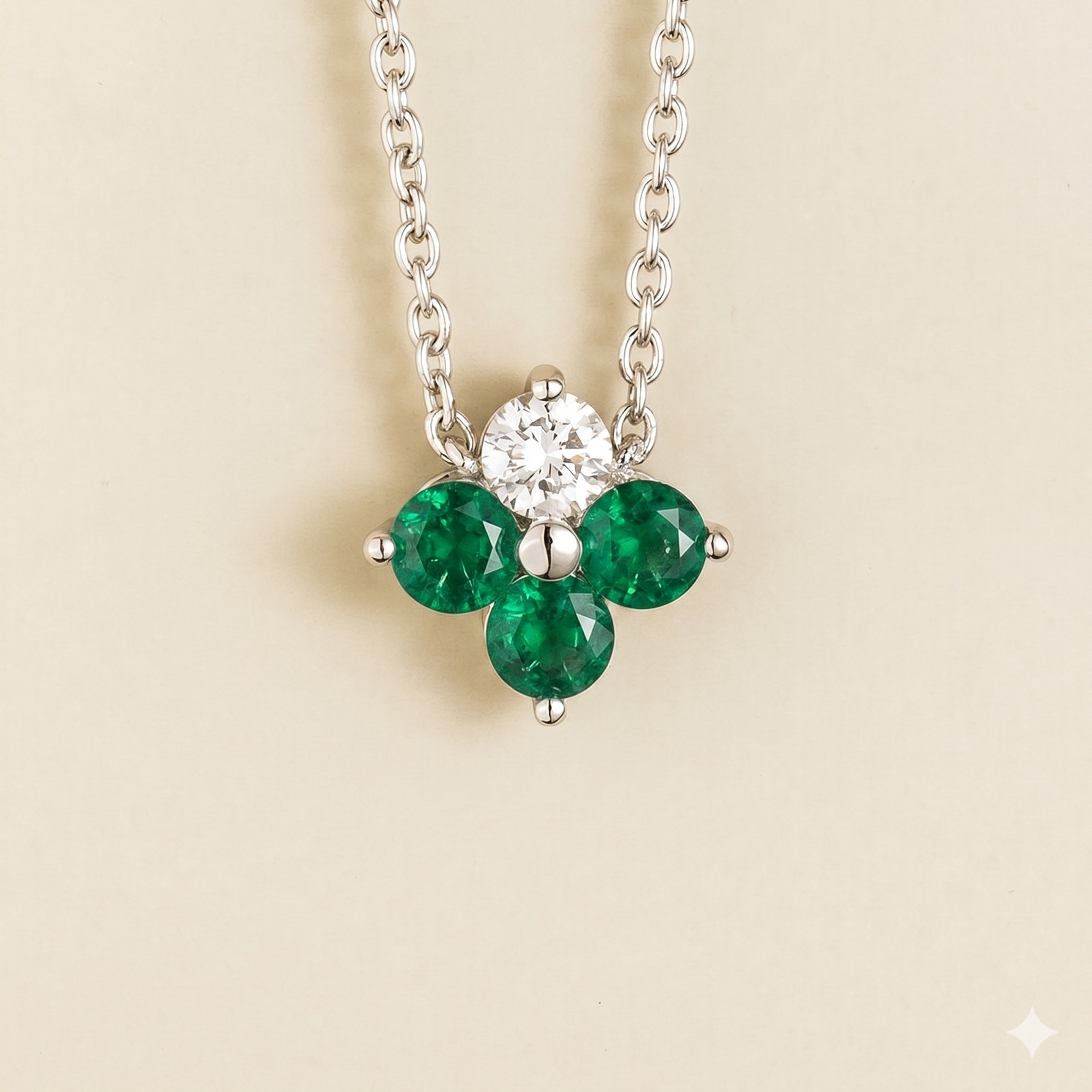 Clover Emerad & Diamond Necklace In White Gold