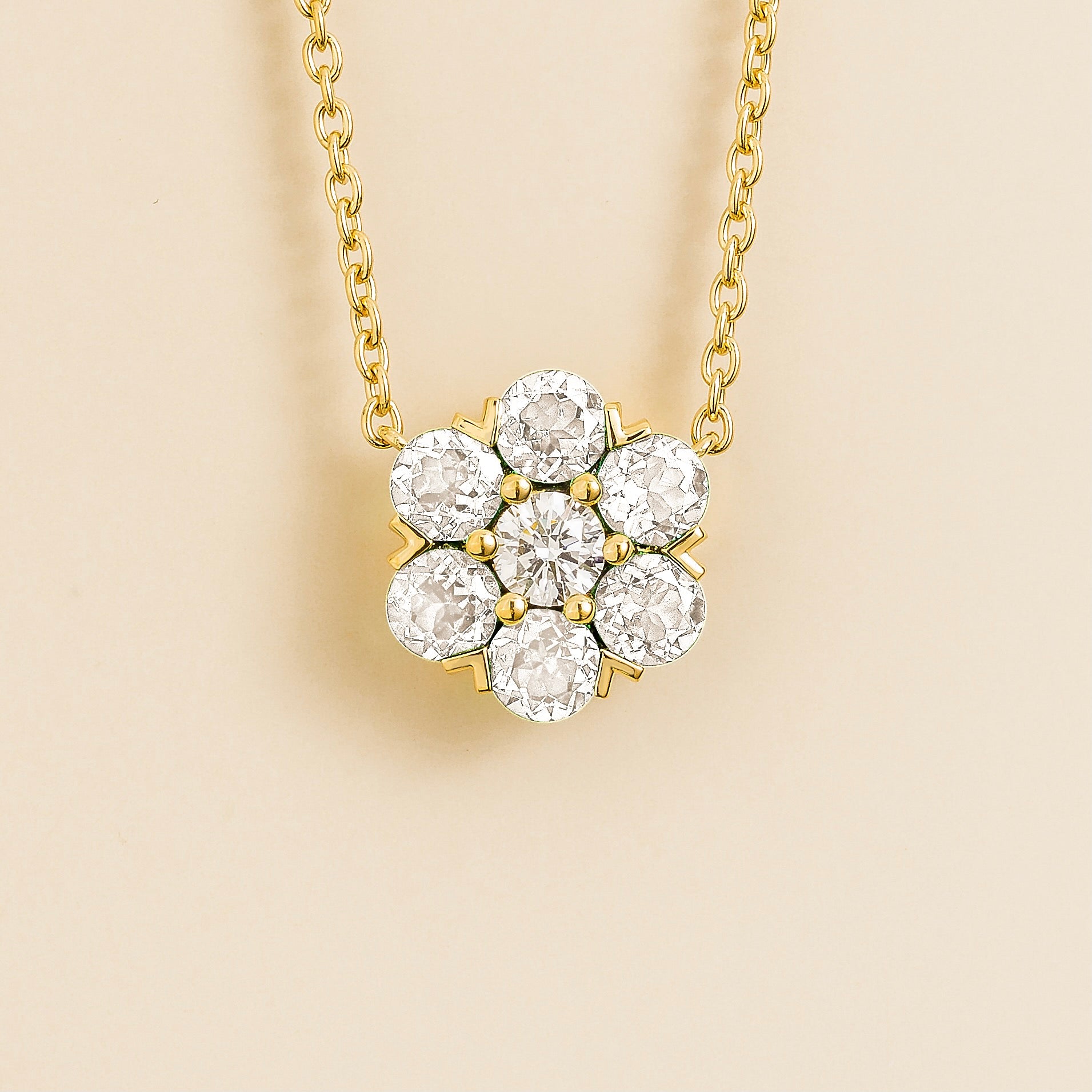Cinq Diamond Flower Pendant Necklace In Gold