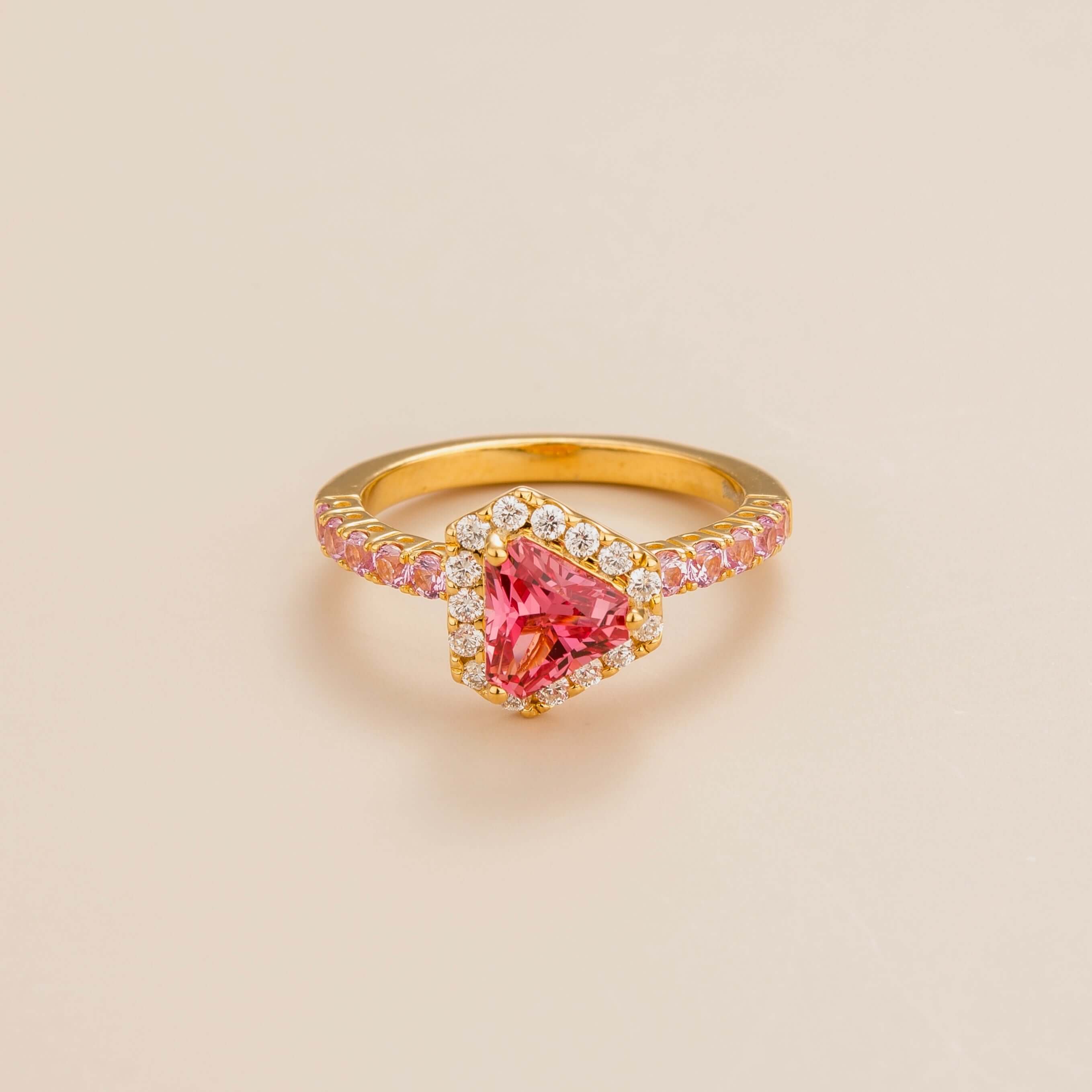 Diana ring in 18K gold vermeil set with lab grown diamond, padparadscha sapphire and pink sapphire. Perfect for yourself and as gift.