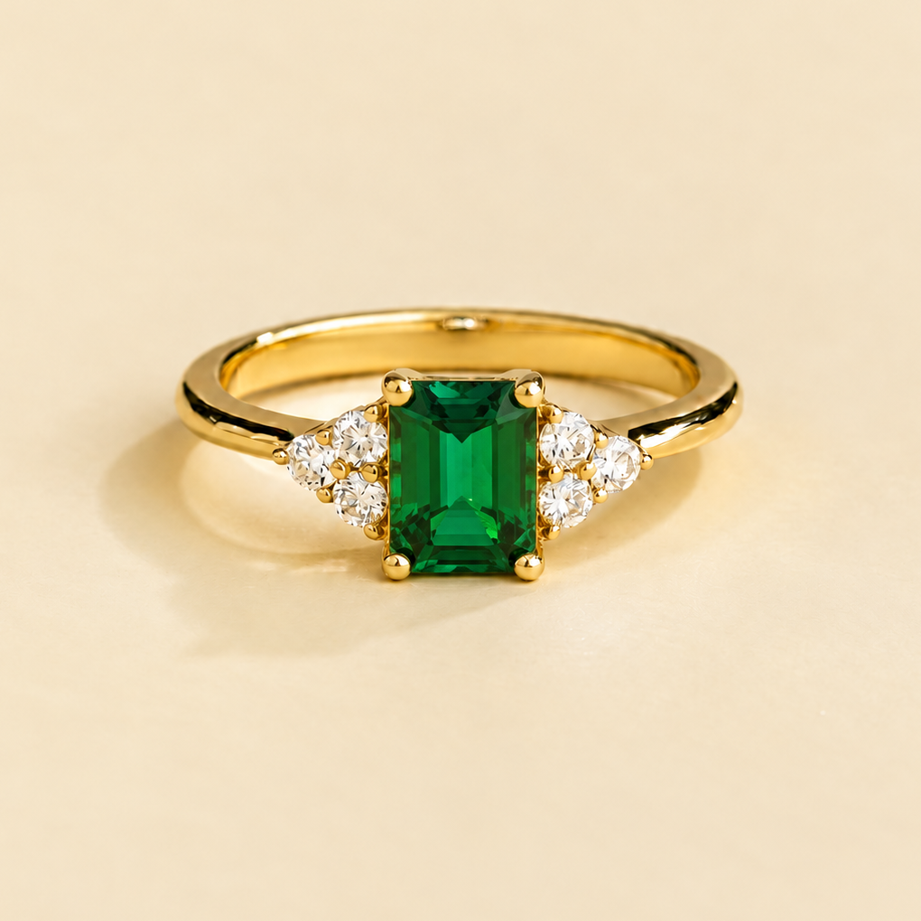 Chateau emerald emerald-cut & diamond ring in gold