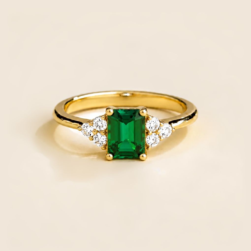 Chateau emerald emerald-cut & diamond ring in gold