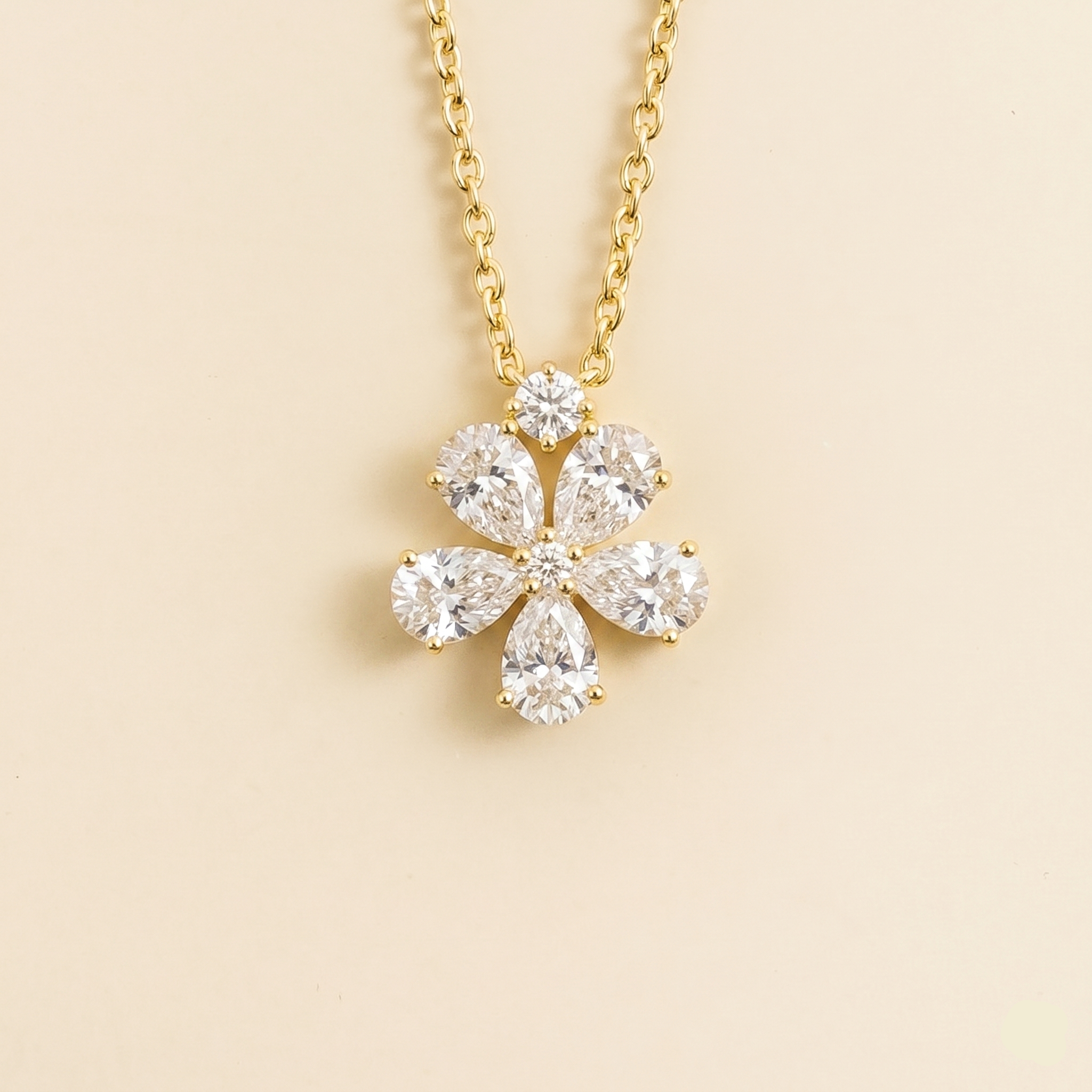 Florea Diamond Flower Pendant Necklace in Gold