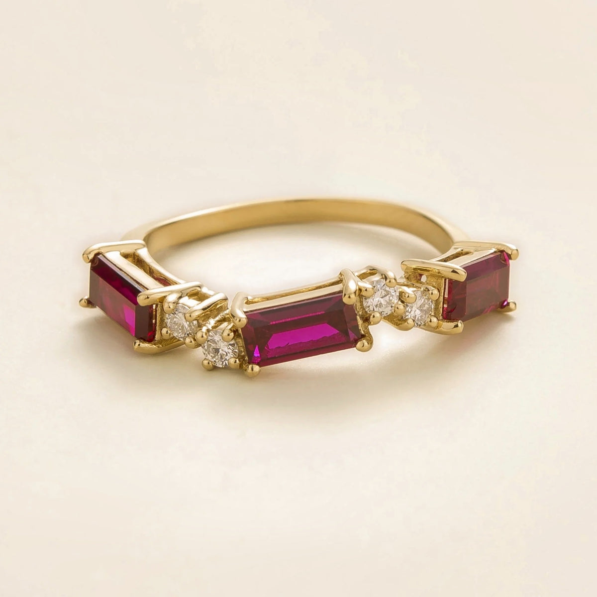 Juvetti gold ring showcasing ethical lab-grown baguette-cut ruby and round brilliant diamonds.