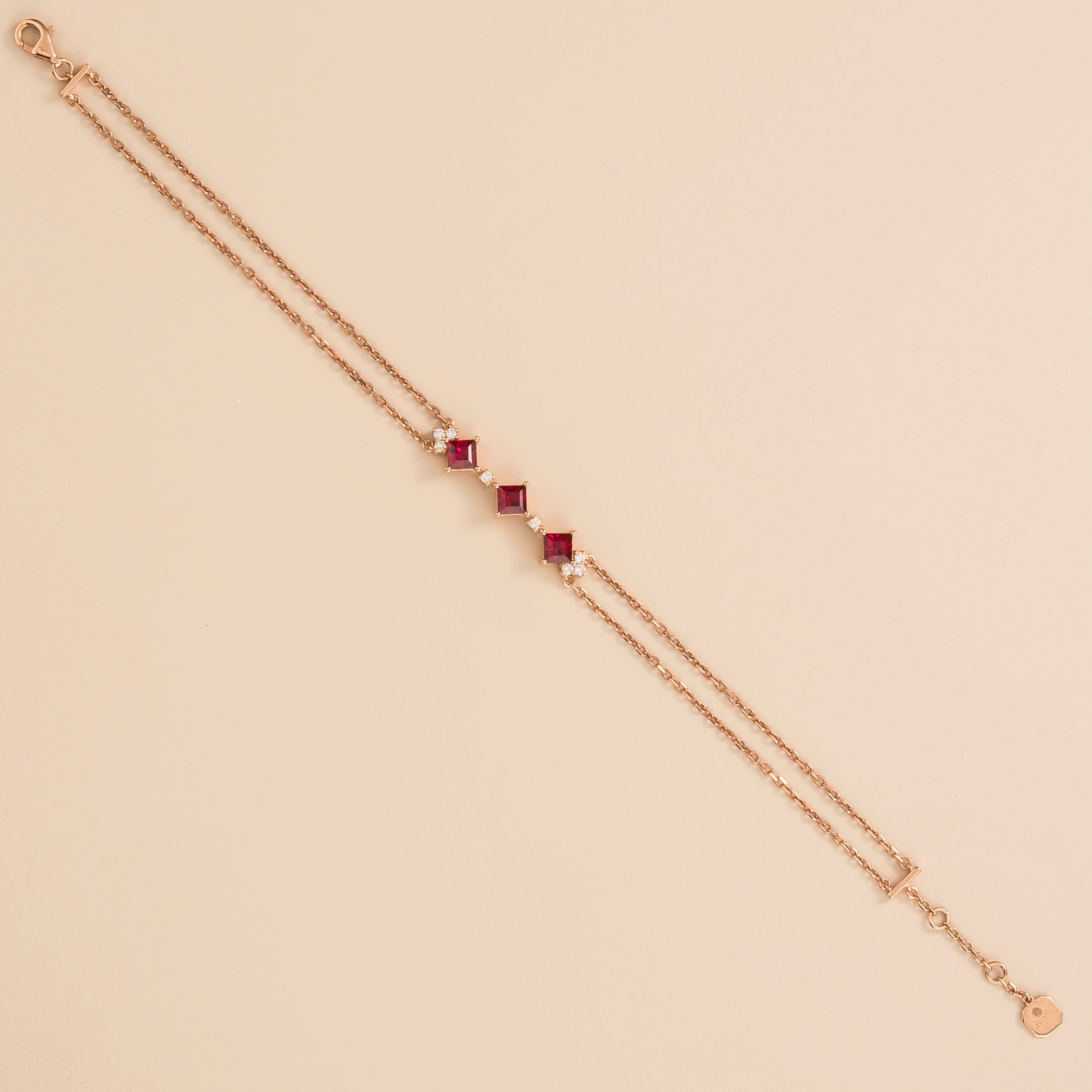 Forma bracelet in 18K pink gold vermeil set with lab grown diamond and ruby. Perfect for yourself and as gift.