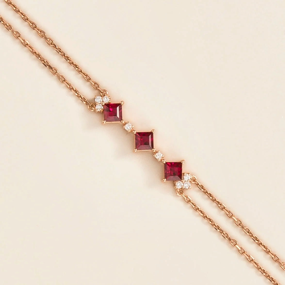 Forma bracelet in 18K pink gold vermeil set with lab grown diamond and ruby. Perfect for yourself and as gift.