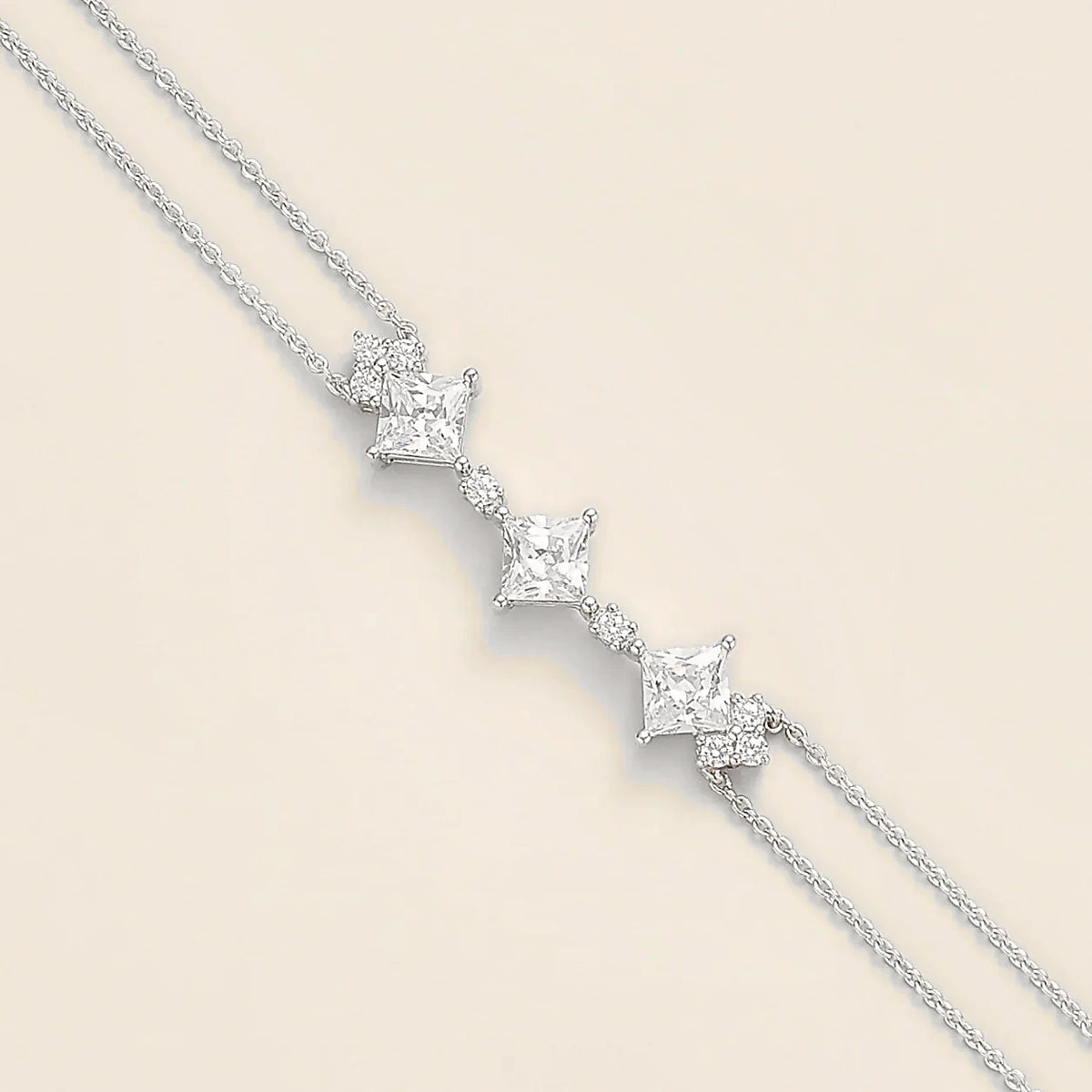 Forma Diamond Bracelet in White Gold