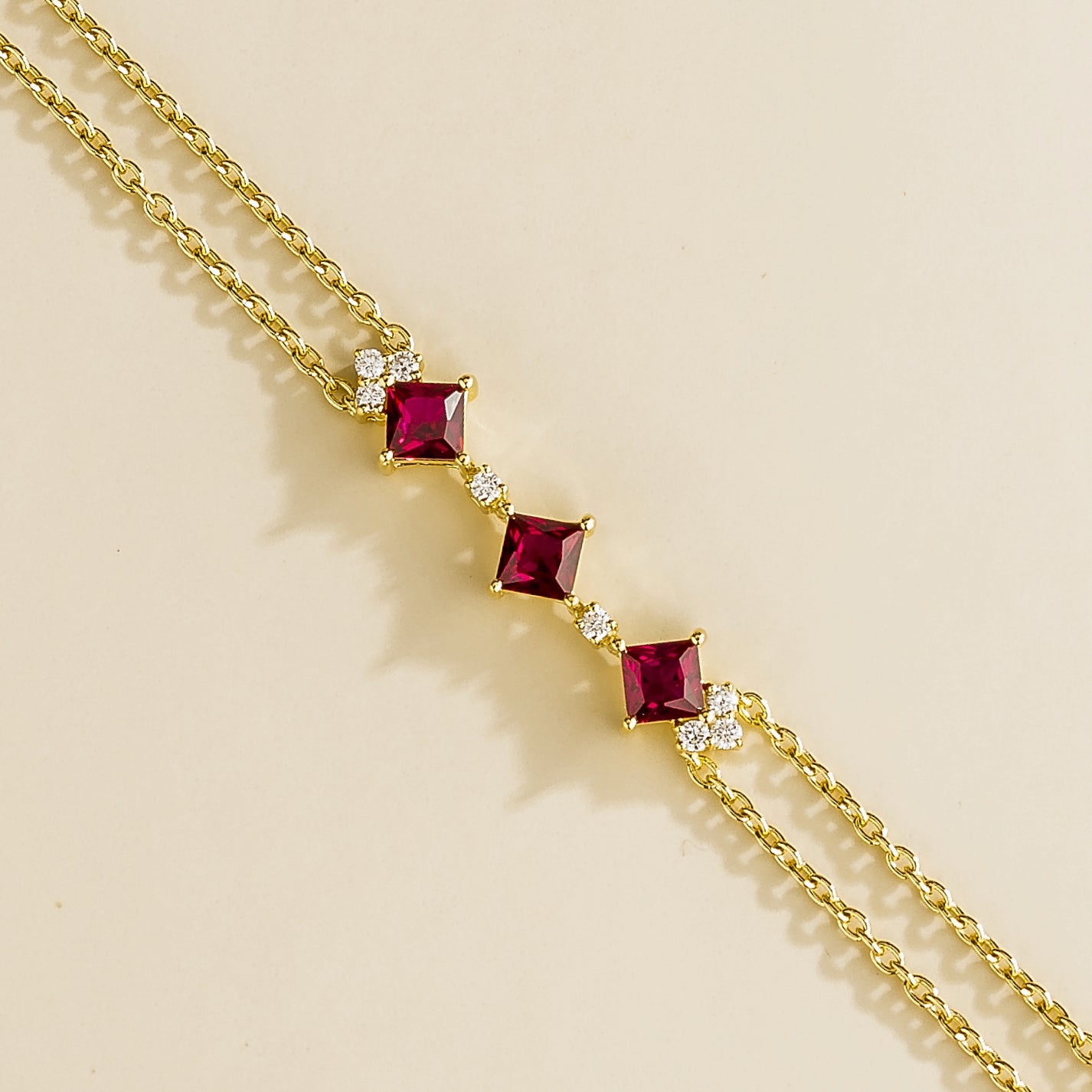 Forma Gold Bracelet Set With Ruby and Diamond