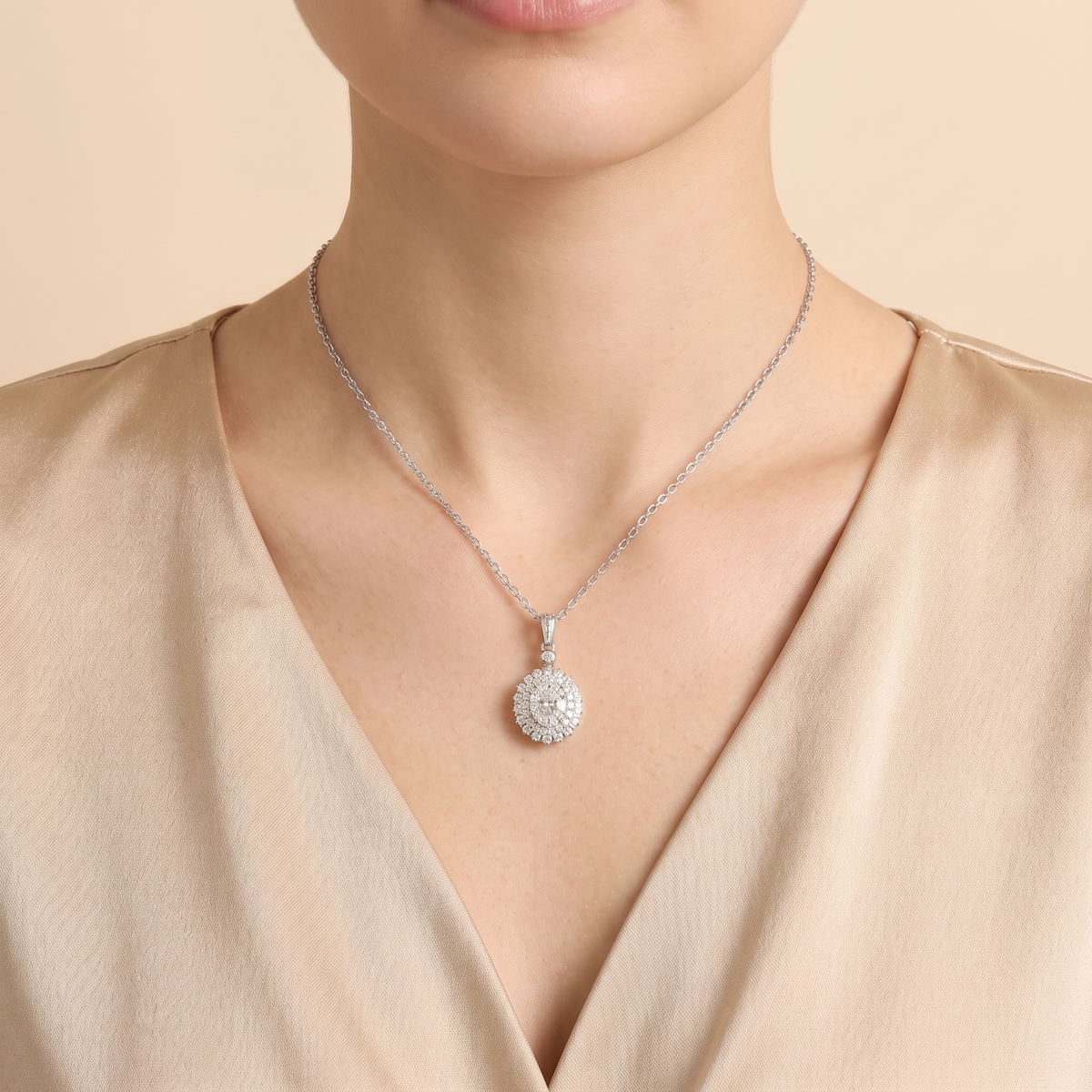 A model is wearing Viva Diamond Necklace In White Gold