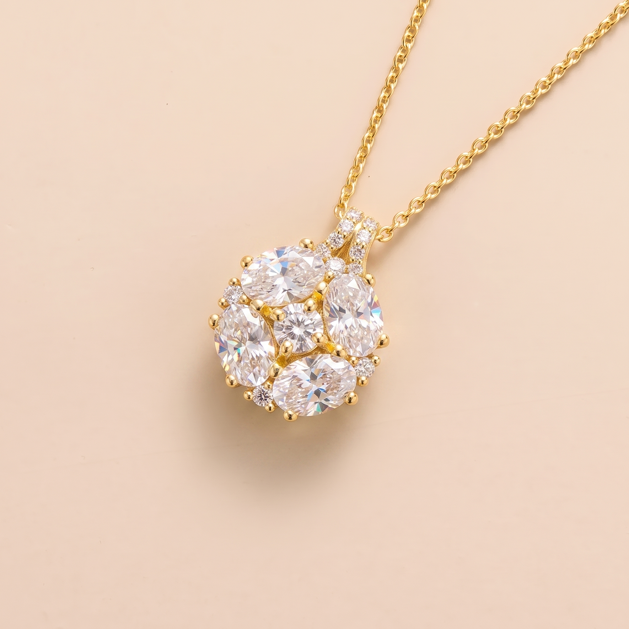 Oval-Cut Diamond Pendant Necklace in Gold