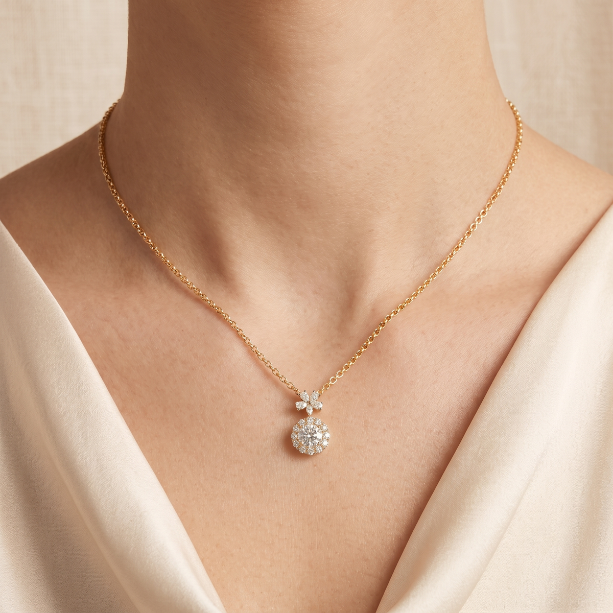 Round-cut Diamond & Diamond Flower Halo Necklace in Gold