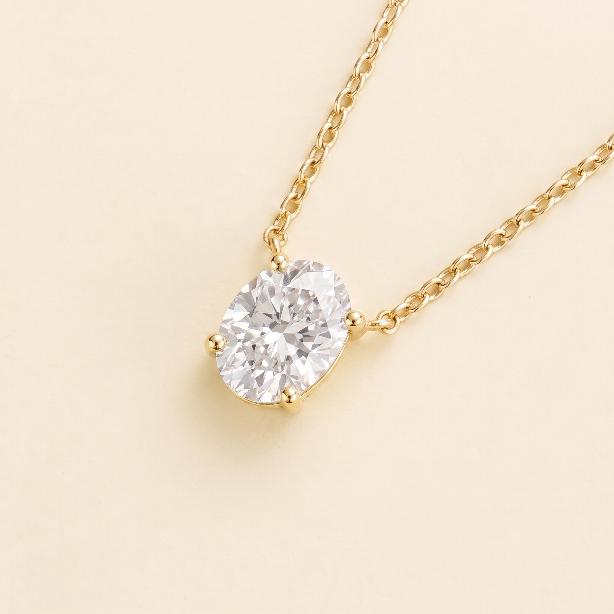 Ovo Diamond Pendant Necklace in Gold