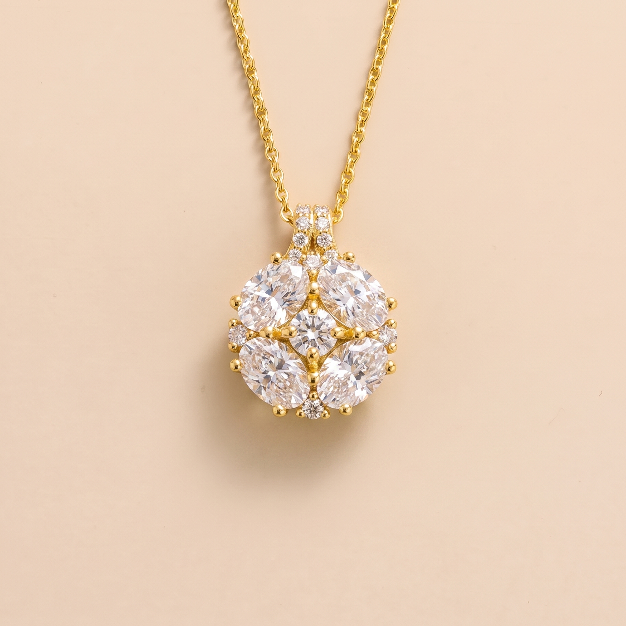 Oval-Cut Diamond Pendant Necklace in Gold