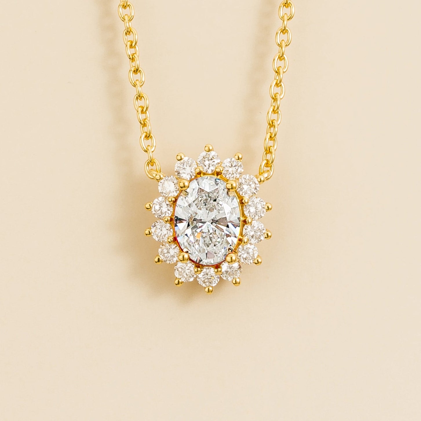 Divo necklace set in all diamonds