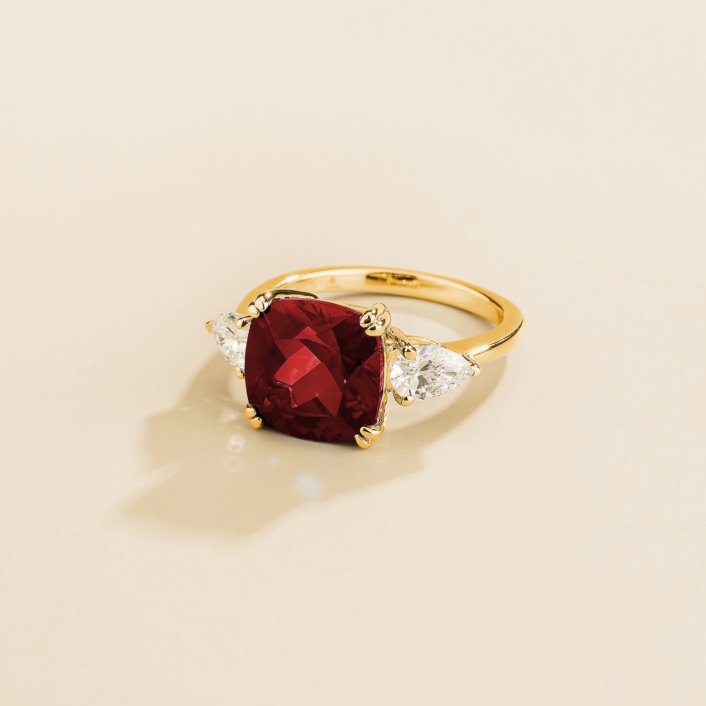 Pari ring in gold set with Ruby and Diamonds.