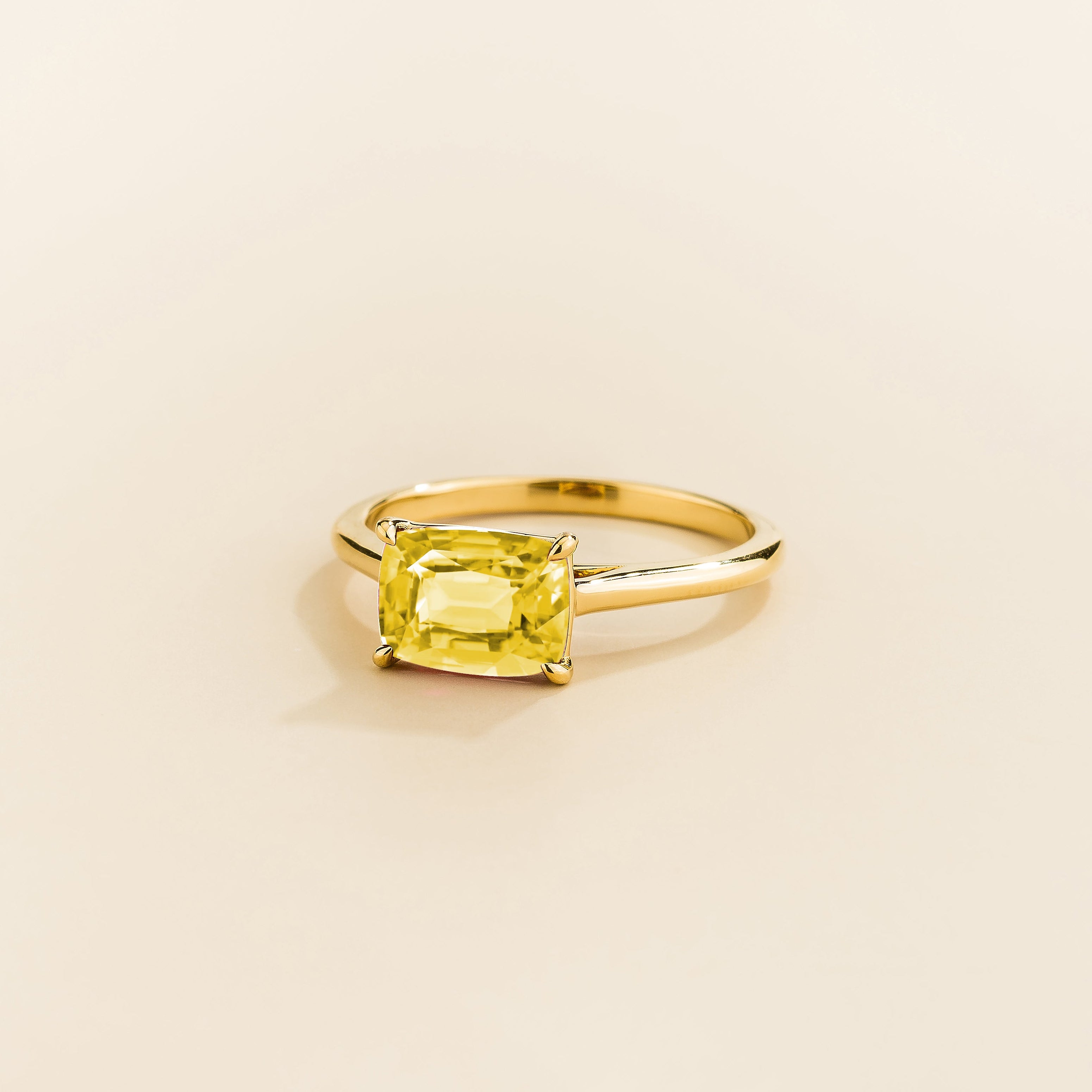 Kissen Ring in gold, set with a Yellow Sapphire in an eastāwest setting.