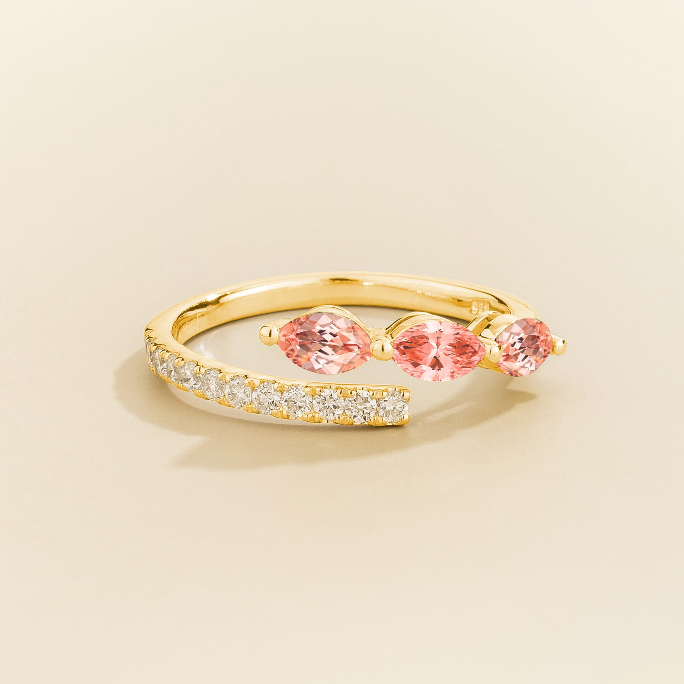 Sava ring in gold set with Padparadscha Sapphire and Diamonds.