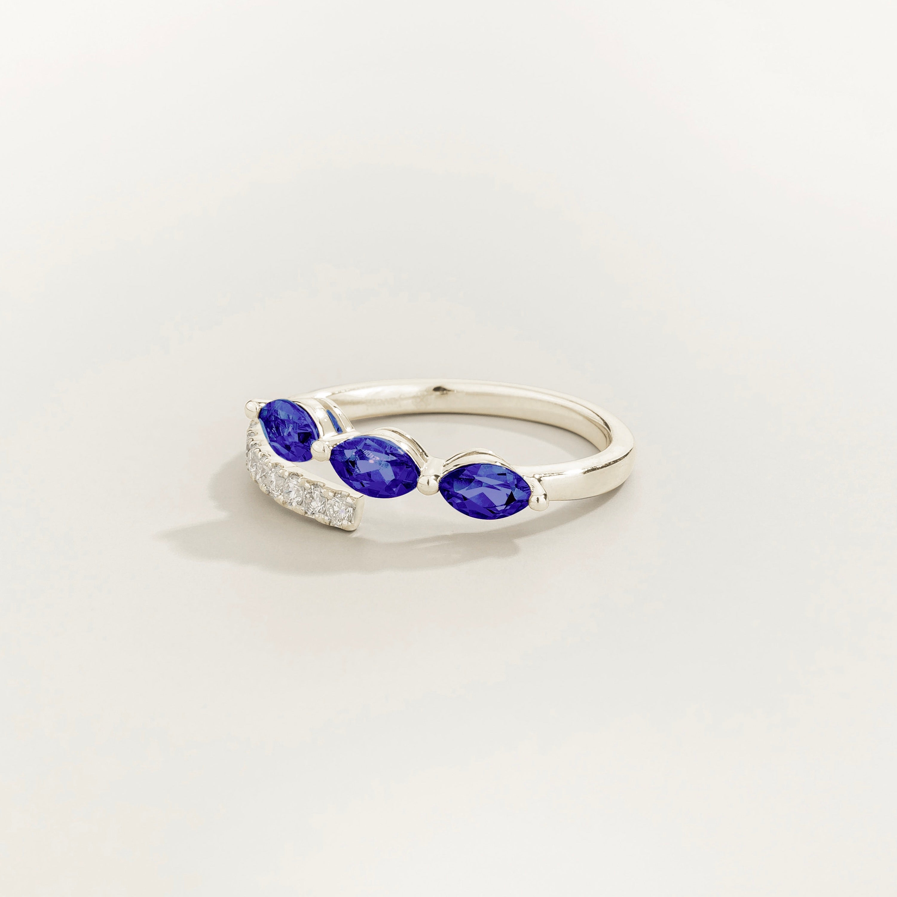 Sava ring in white gold set with dark blue Sapphire and Diamonds.