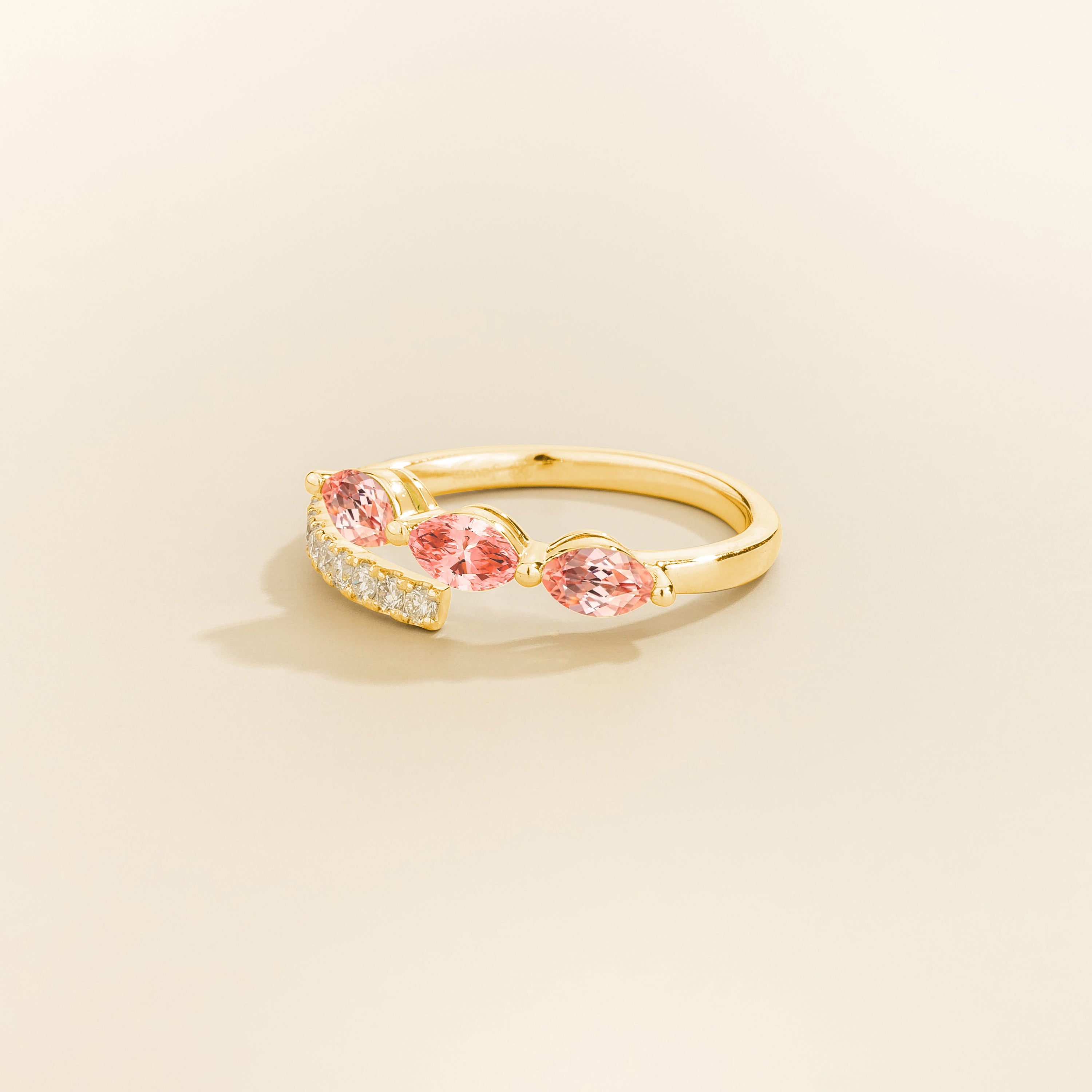 Sava ring in gold set with Padparadscha Sapphire and Diamonds.