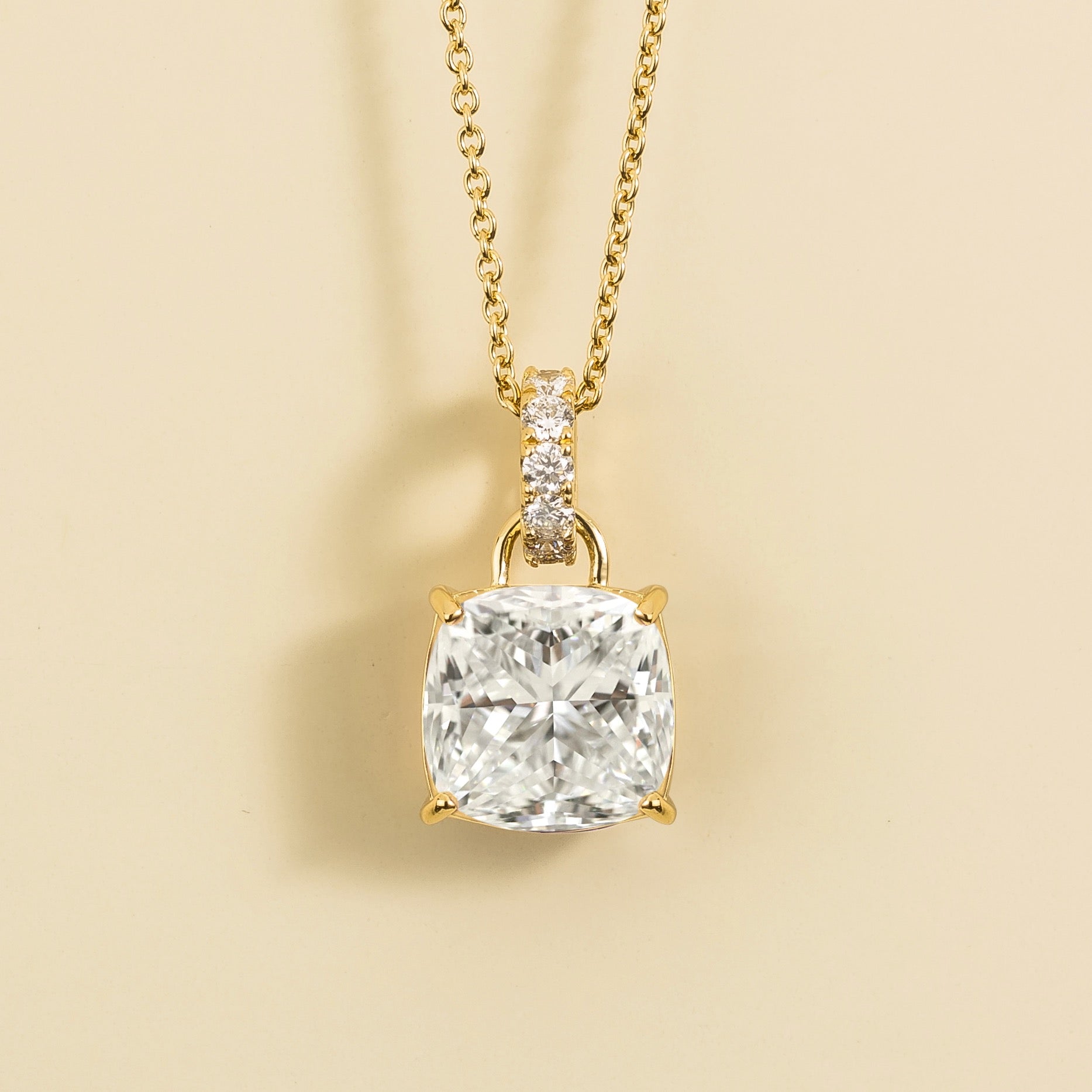 Oreol Diamond Cushion Cut & Hoop Pendant Necklace in Gold