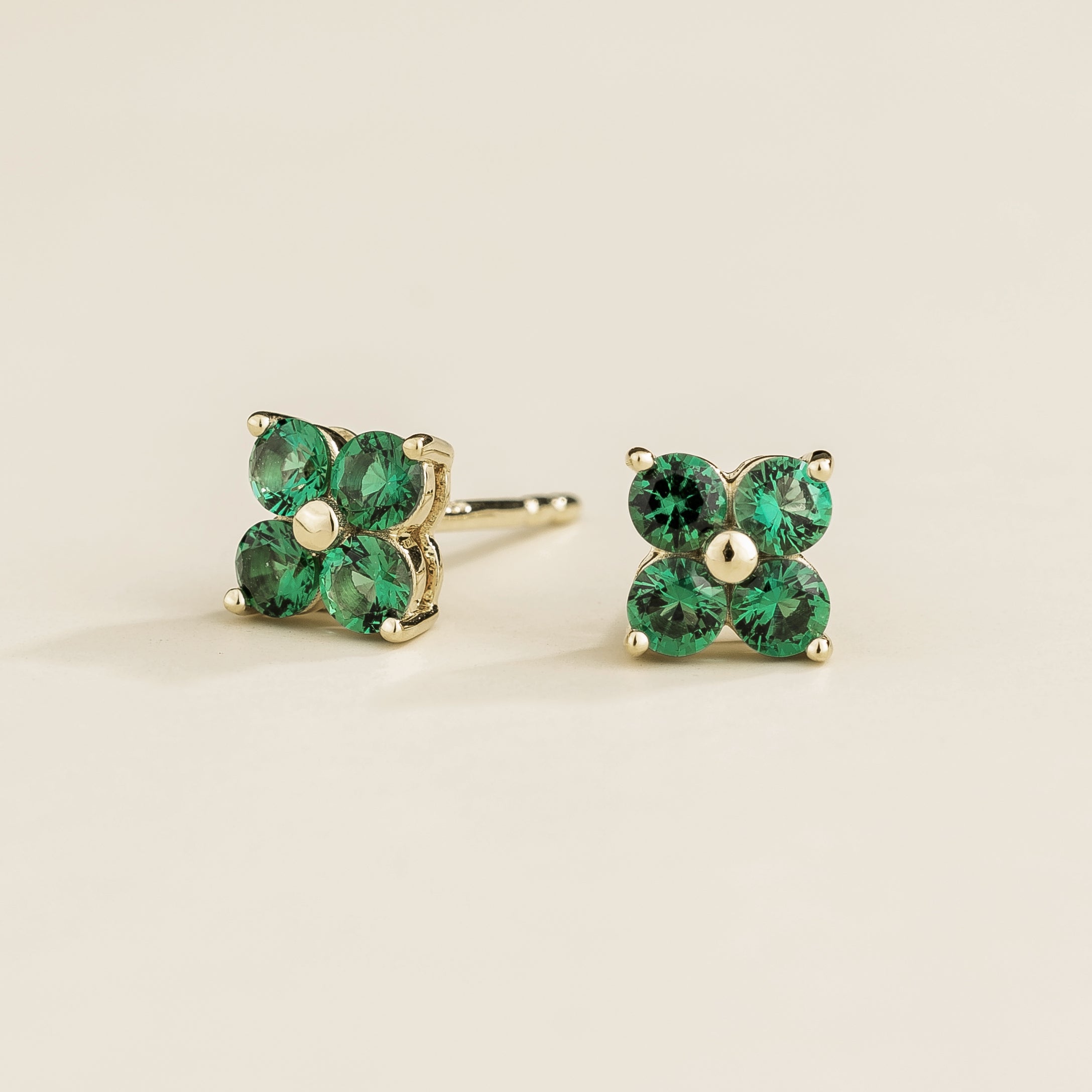 Clover Emerald Earrings In White Gold