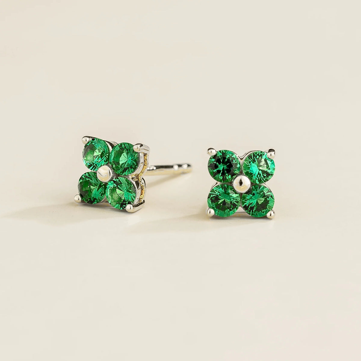 Clover emreald white gold earrings
