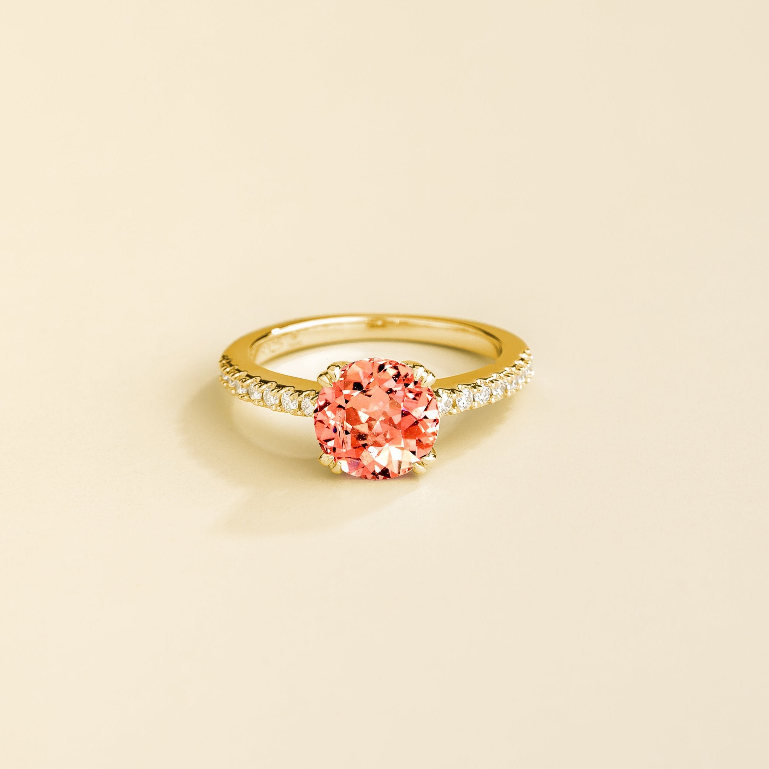 Solen Padparadscha Sapphire Round & Diamond Pavé Ring in Gold