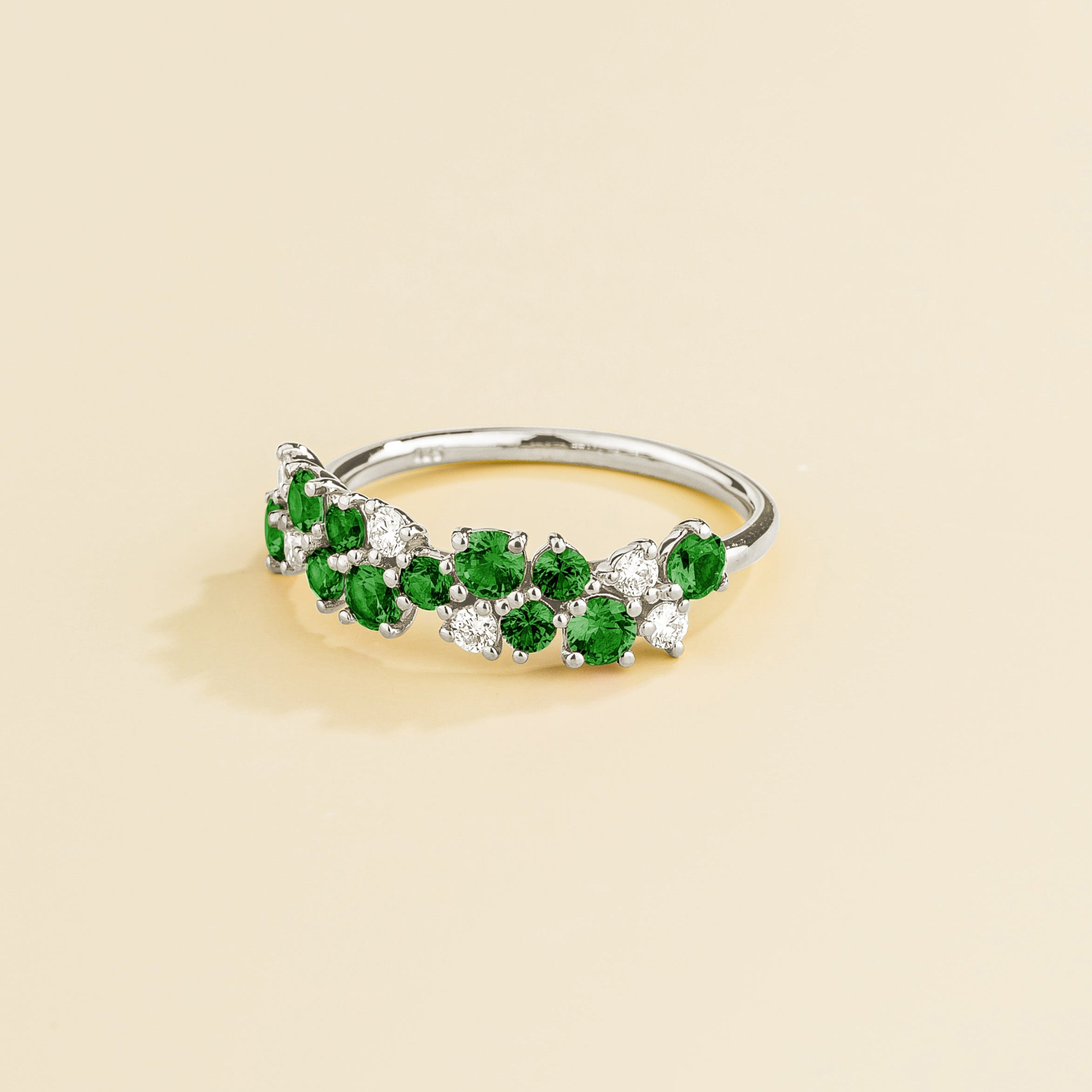 Starry White Gold Ring Emerald & Diamond